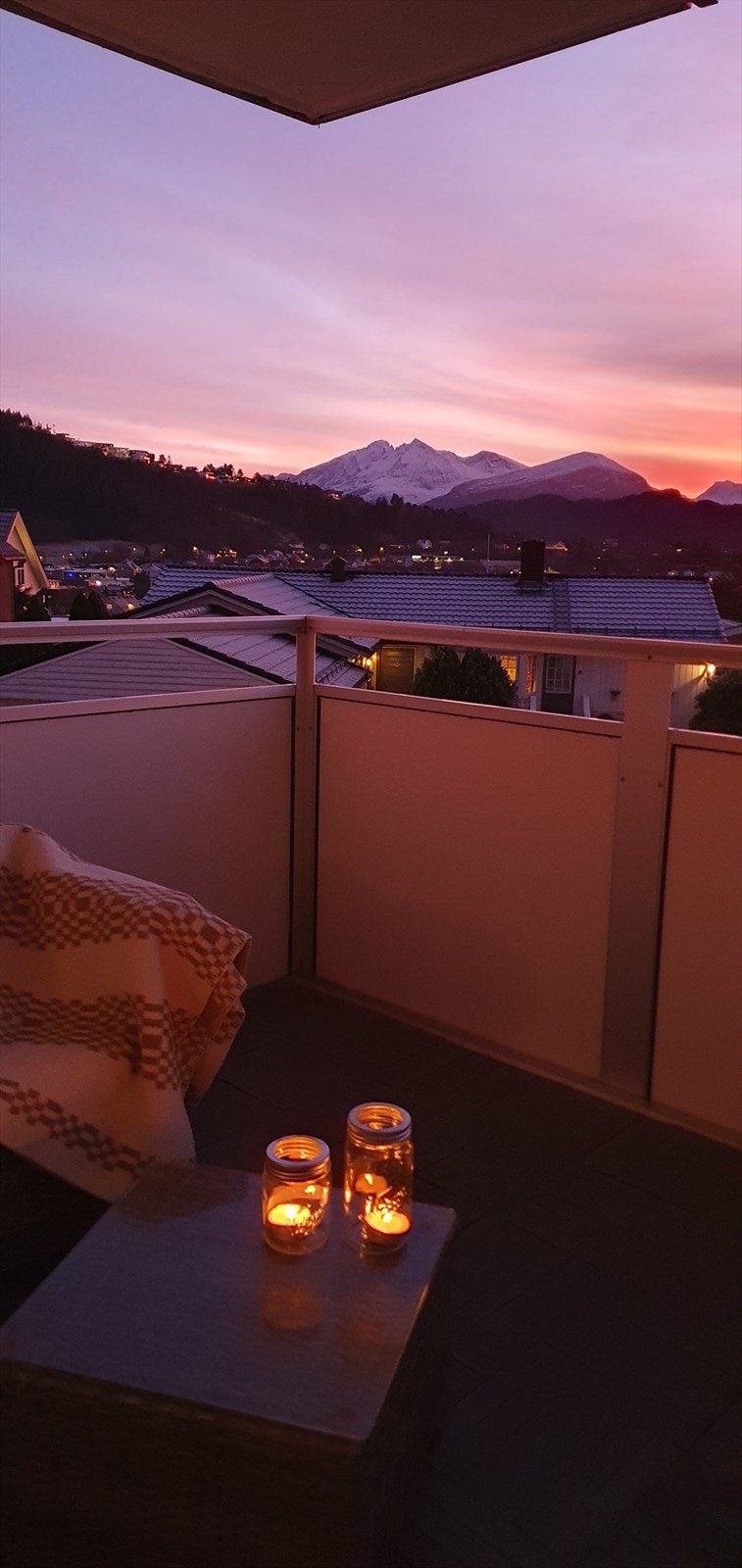 Balkongen er virkelig kronjuvelen ved denne leiligheten Galleribilde