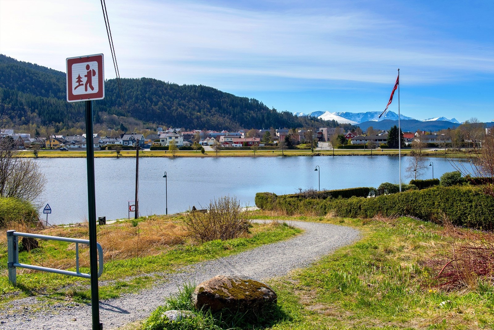 Populært turområde ved Lillevannet i Spjelkavika Galleribilde