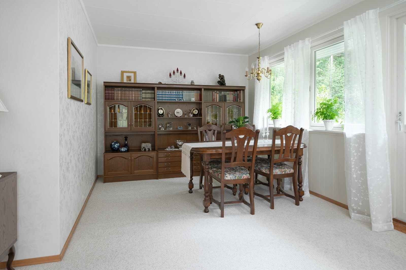 Gulvteppe, tapet og malte flater Galleribilde