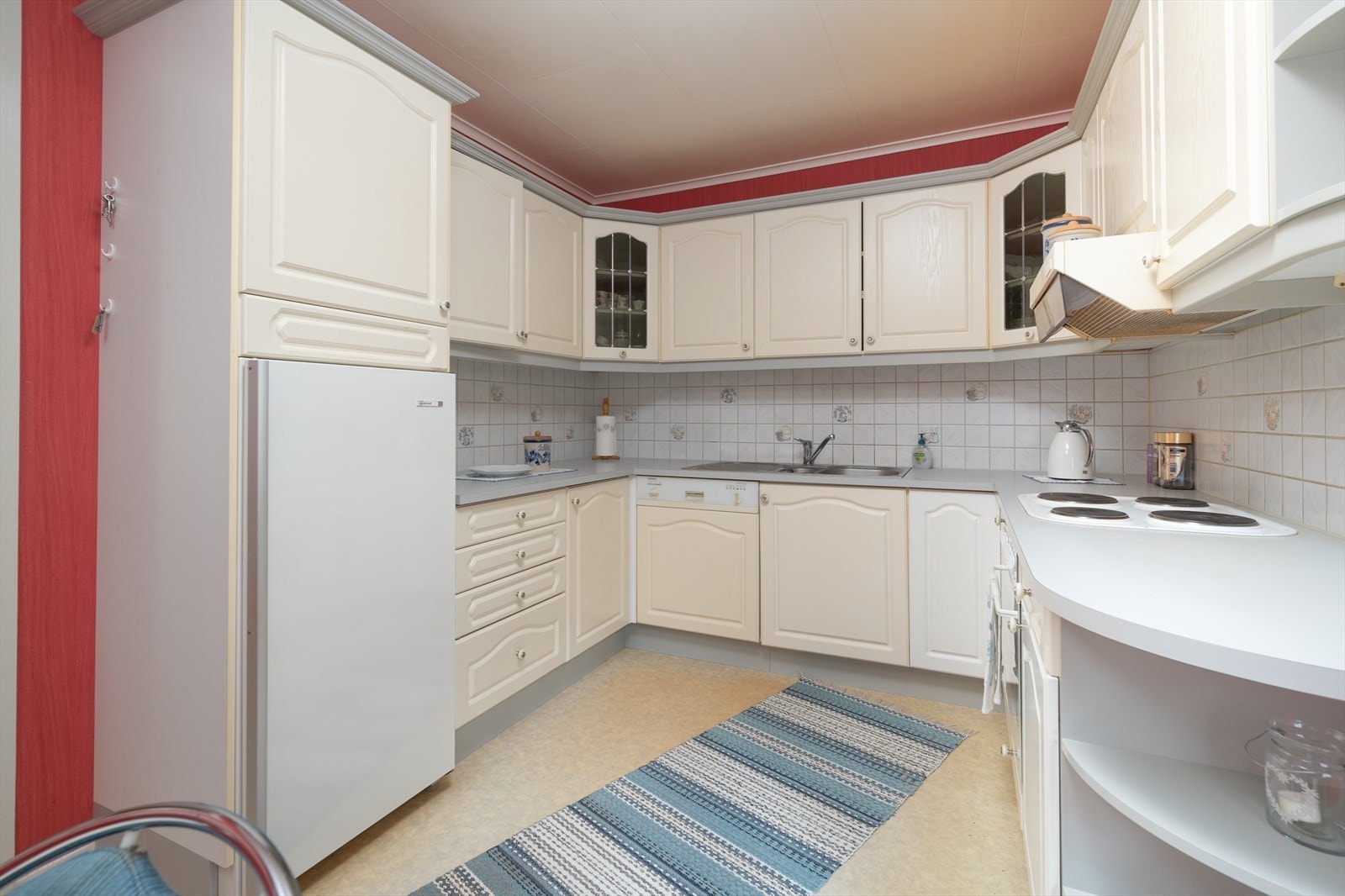 Eldre innredning med god skapplass Galleribilde