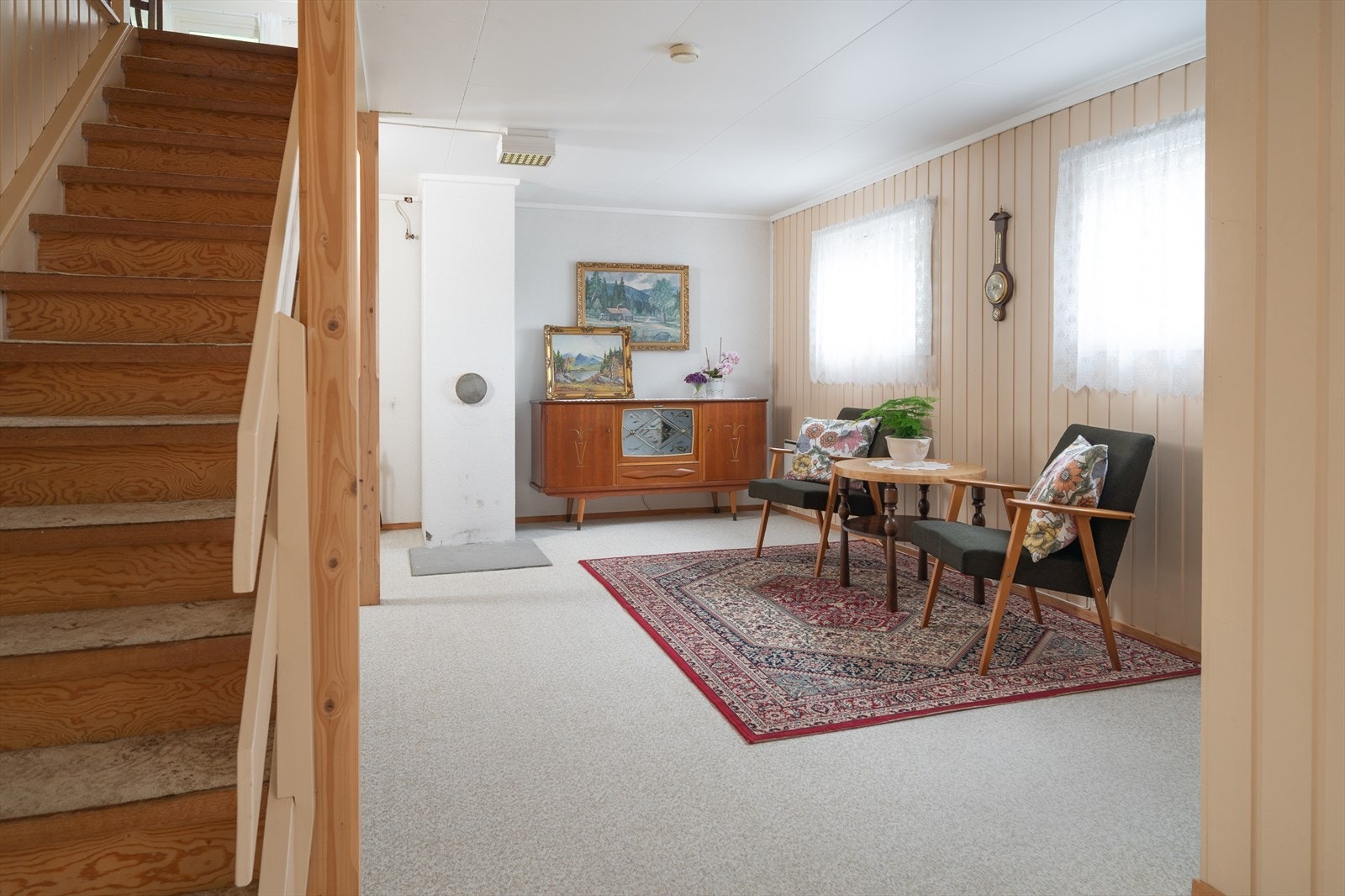 Kjellerstue med trapp mellom etasjene Galleribilde