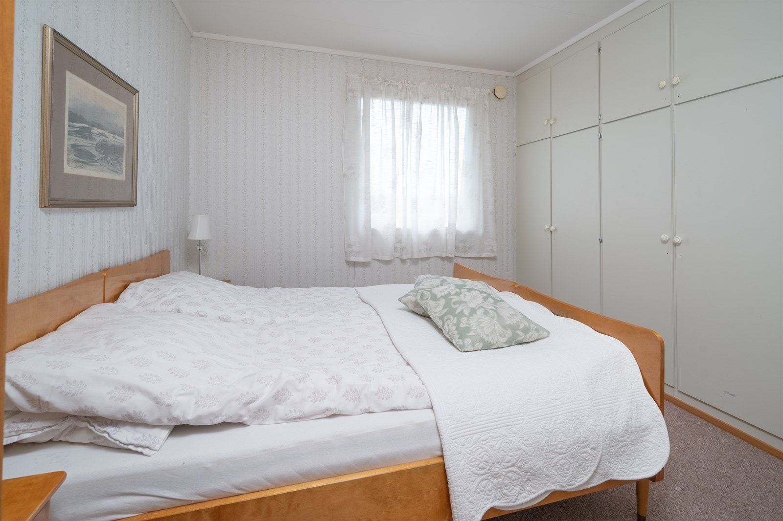 Soverom 1, med plassbygd garderobe Galleribilde