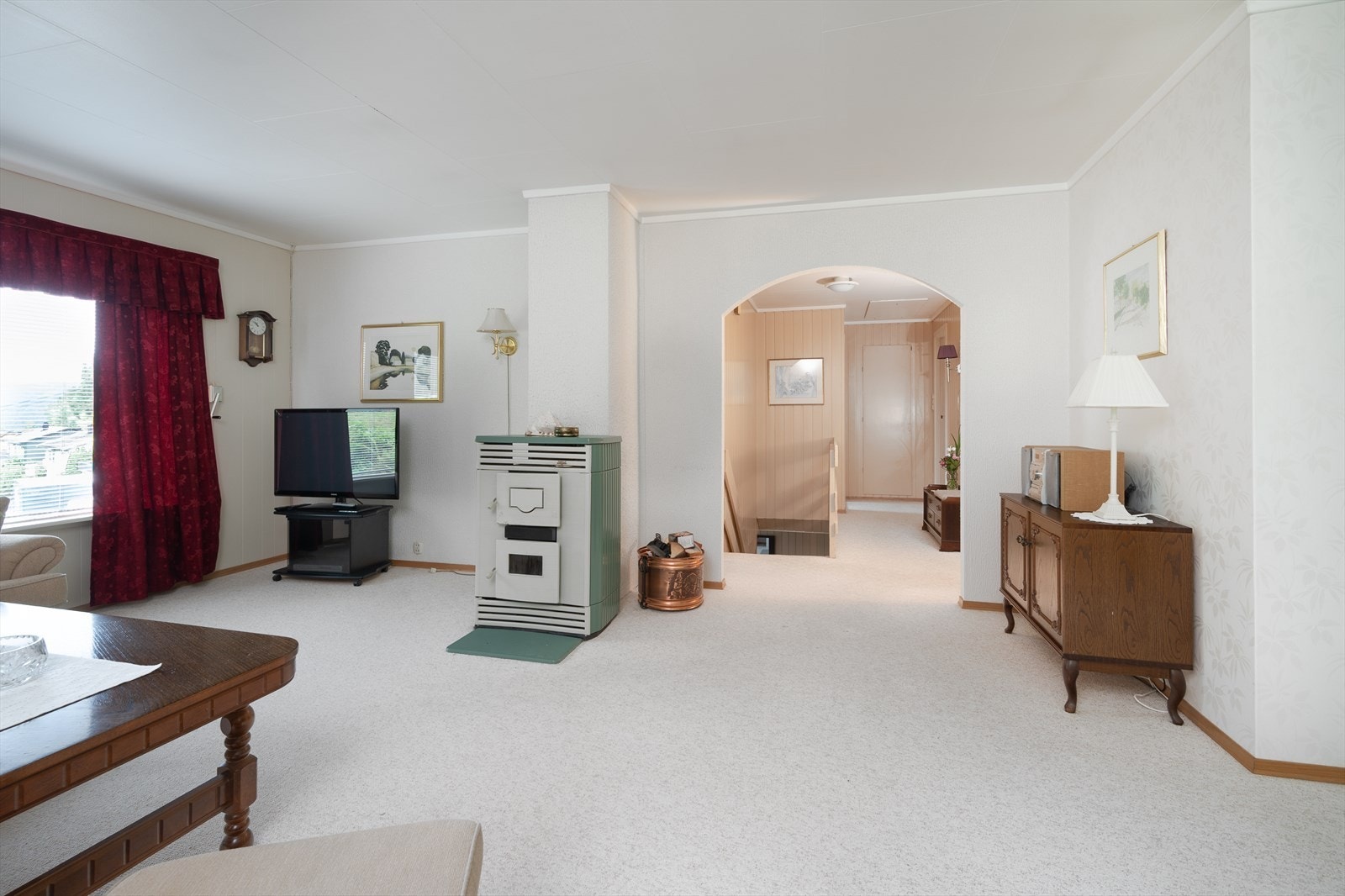 Åpen trappegang med luke til loft Galleribilde