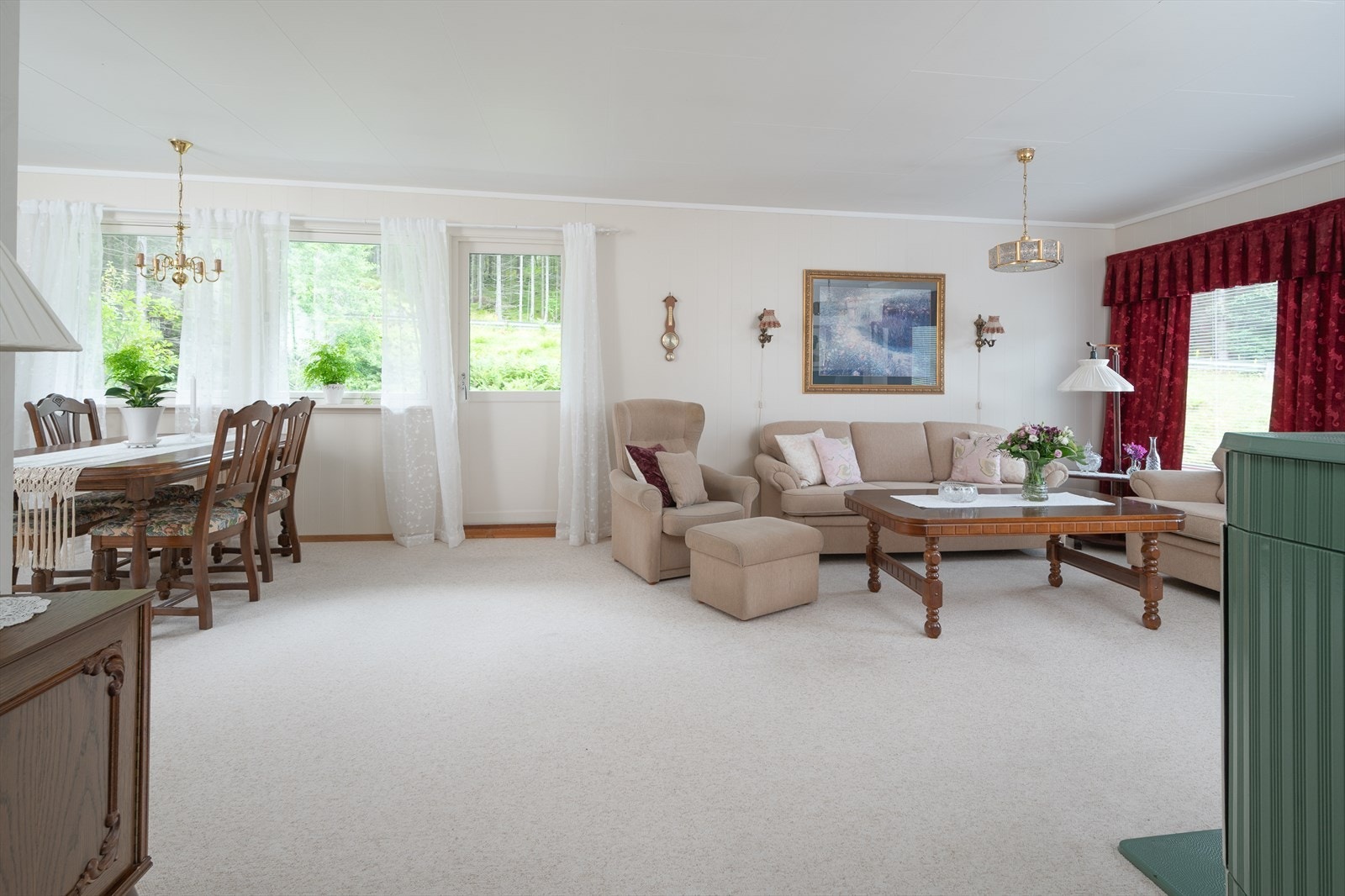 Stue med utgang til sydvendt veranda Galleribilde