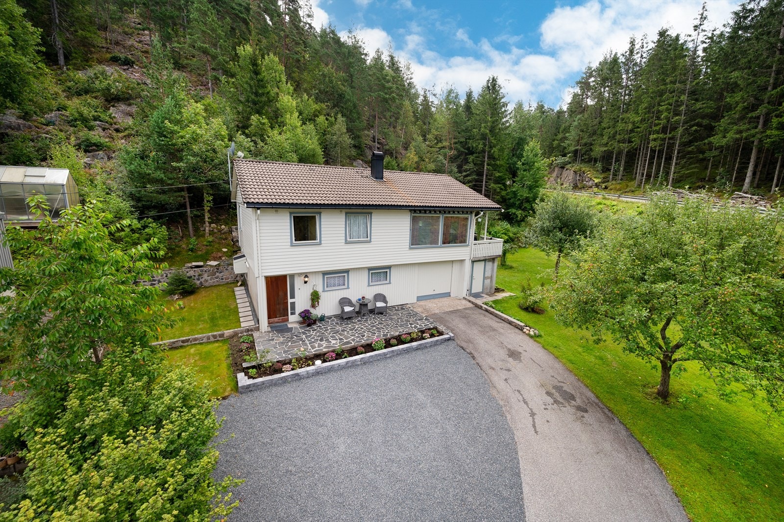 Parkering i integrert garasje Galleribilde