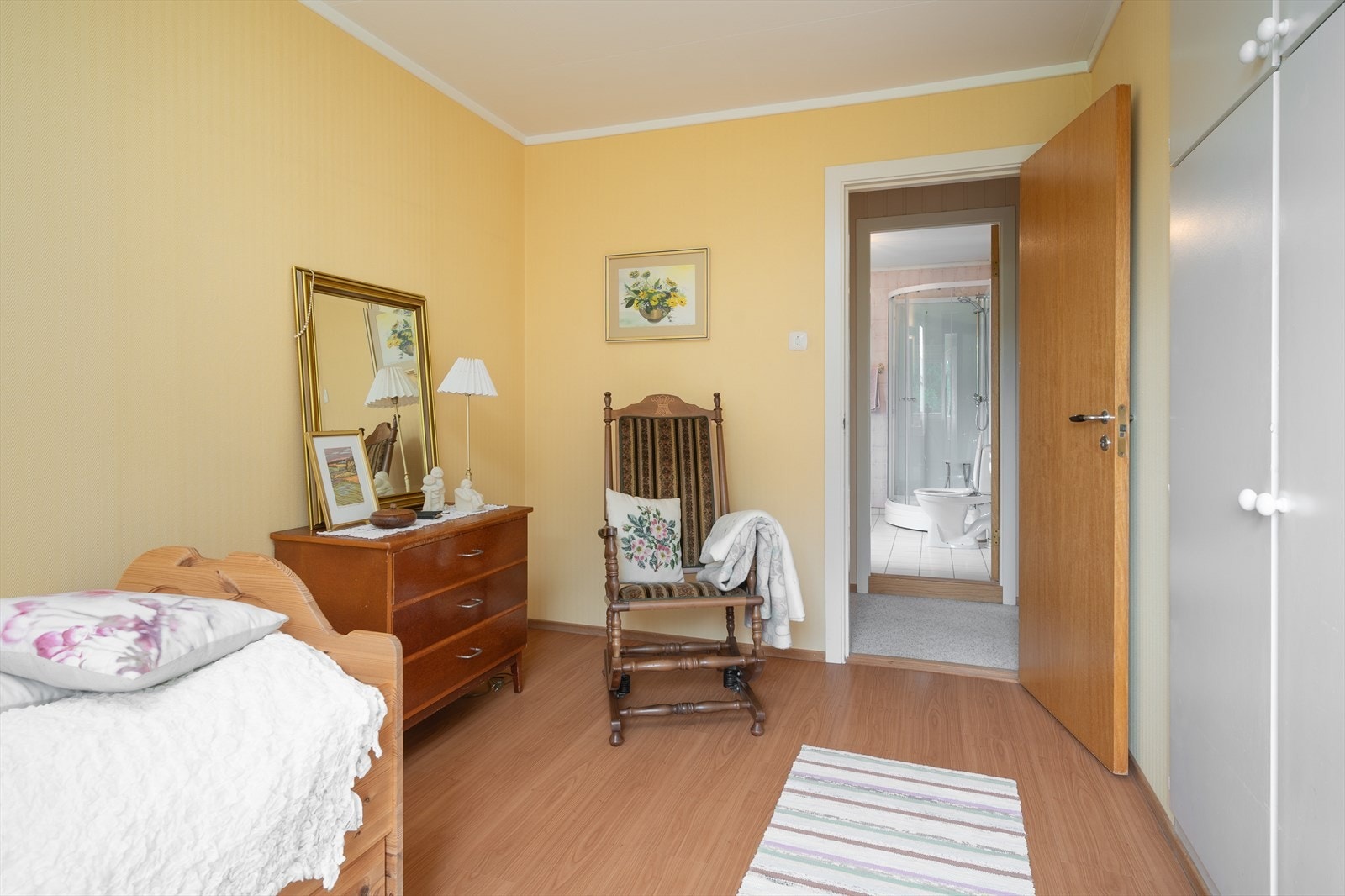 God størrelse og plassbygd garderobe Galleribilde