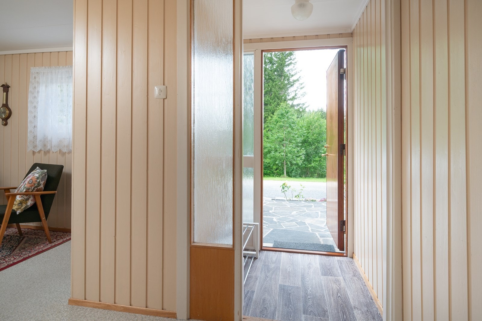 Vindfang med plass til tøyoppheng Galleribilde