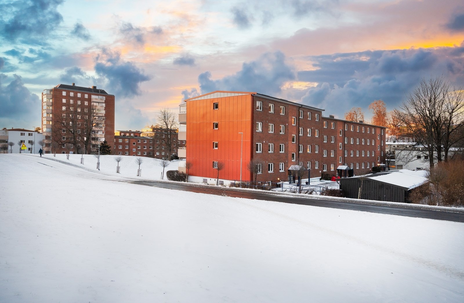 Rundt leiligheten er det åpne og pent opparbeide fellesarealer. Galleribilde