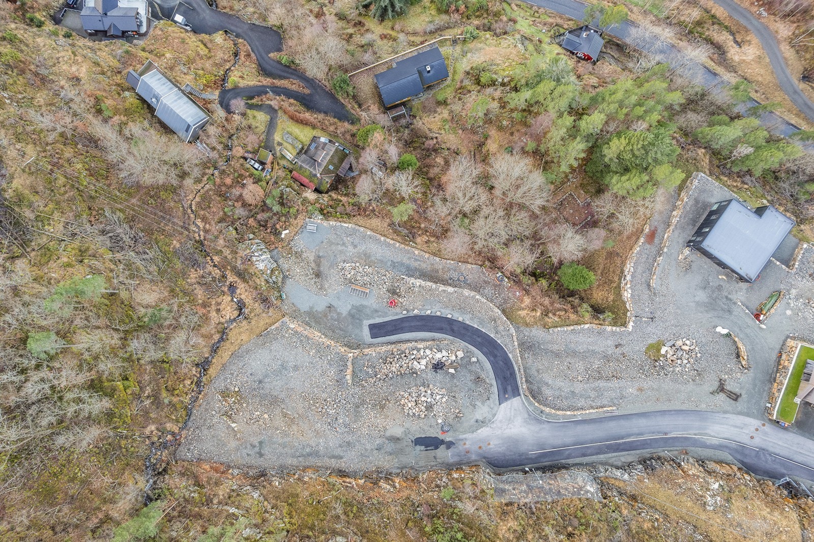 Asfaltert nedkjørsel Galleribilde