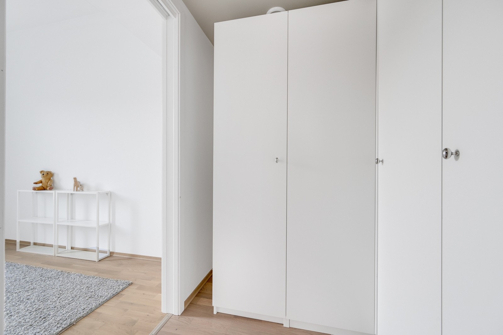 Gode lagringsmuligheter på begge soverom. Galleribilde