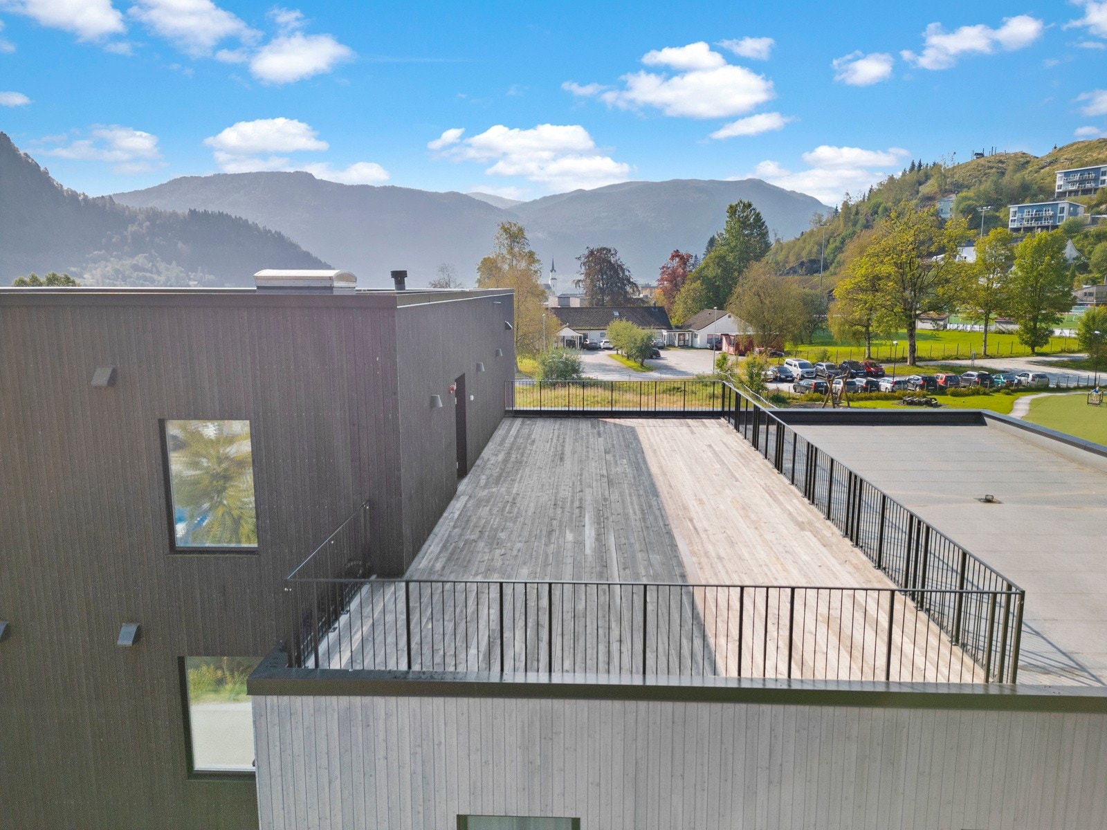 Sameiget har en felles takterrasse - adkomst via innvendig trapp og heis Galleribilde
