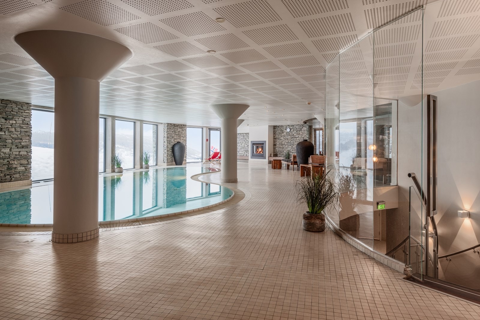 Fellesfunksjoner i sameiet med basseng, relaxområdet, treningsrom og smørerom. Galleribilde