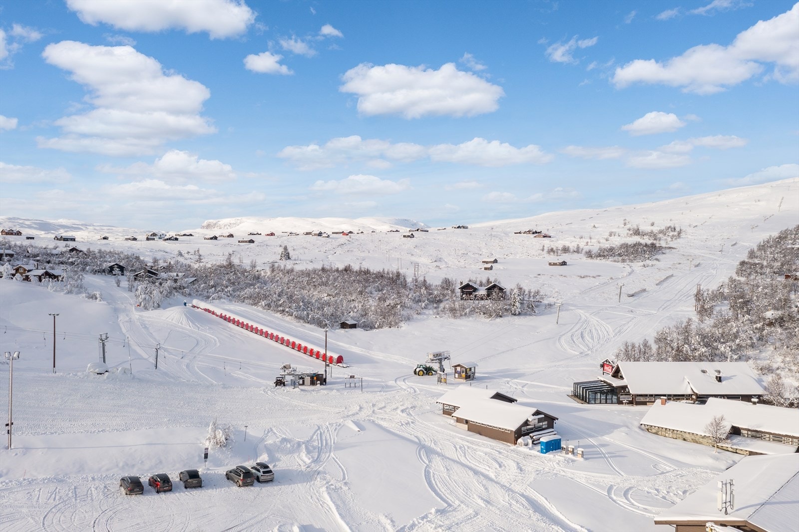 Nydelig beliggenhet med alpin og langrenn rett utenfor døren. Galleribilde