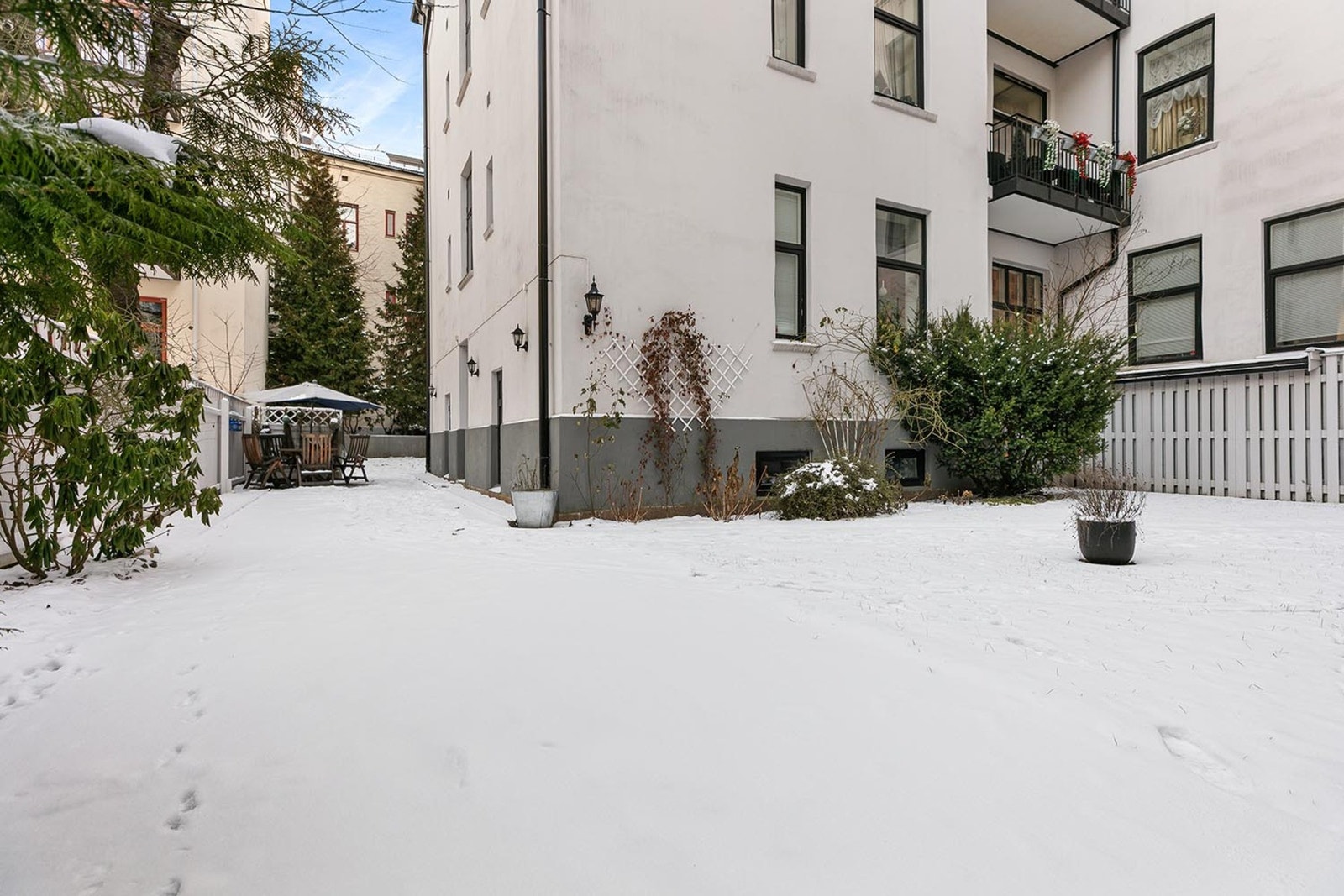 Sameiets bakgård/fellesareal. Galleribilde