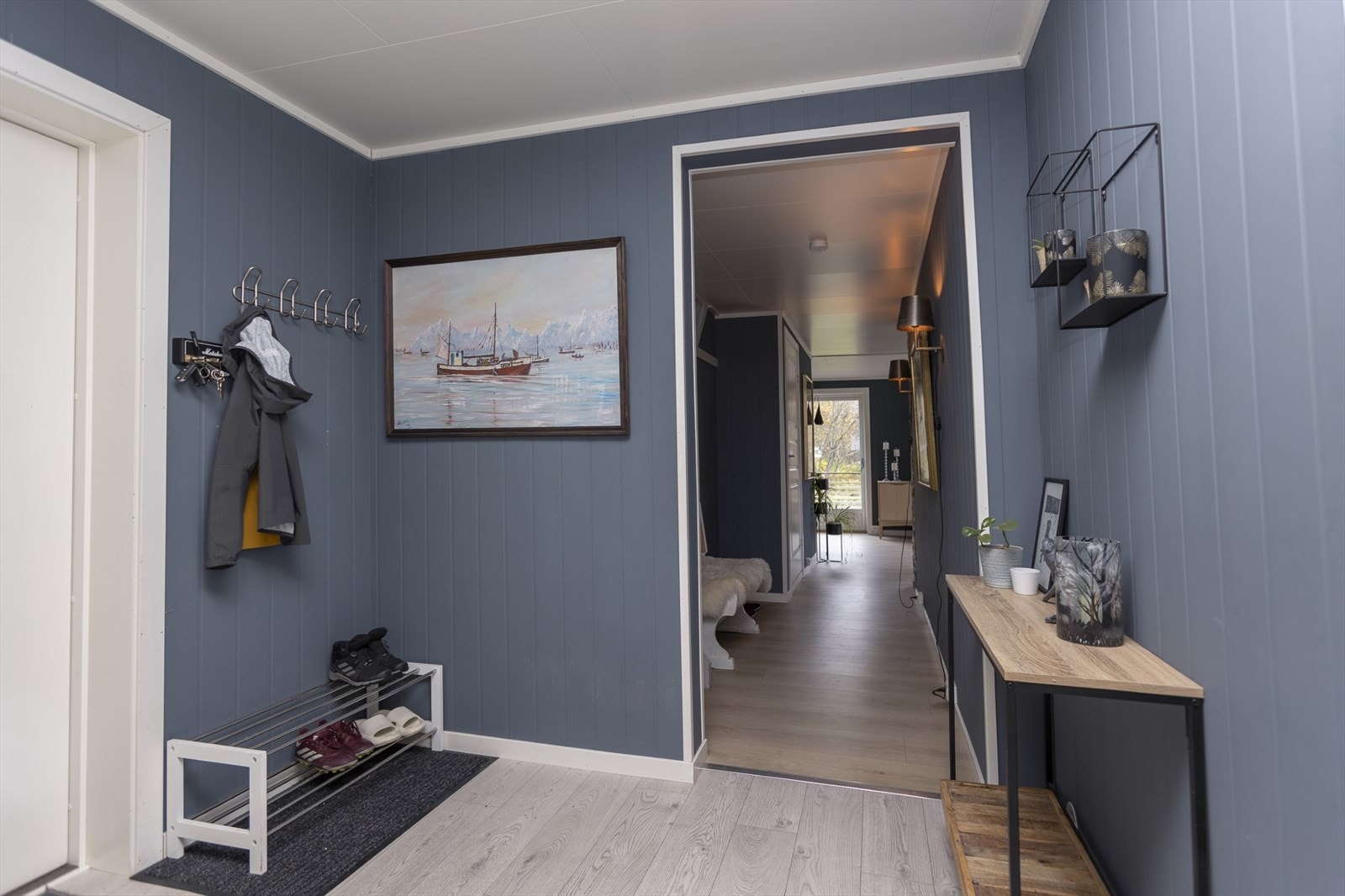 Inngang fra gang til stue Galleribilde