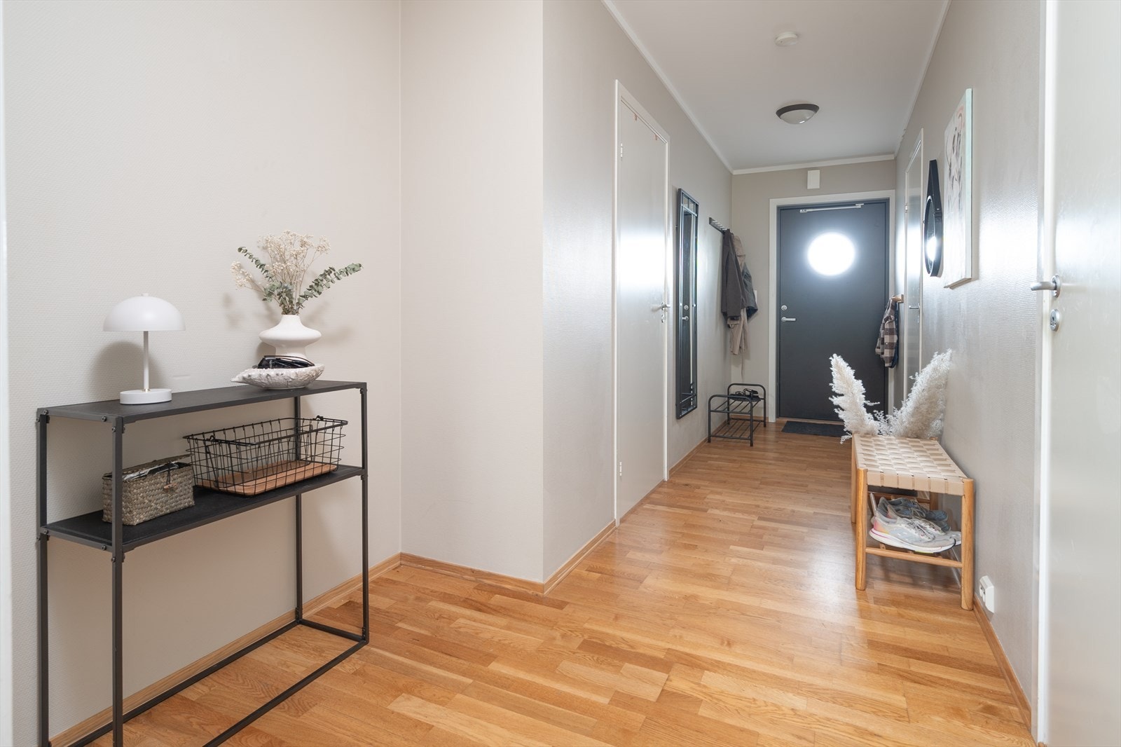 Entré/ gang med varmekabler og plass til tøyoppheng Galleribilde