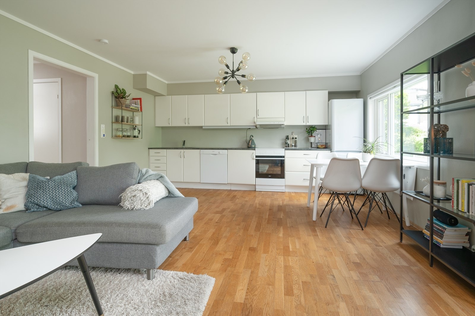 Åpen løsning mot kjøkken Galleribilde