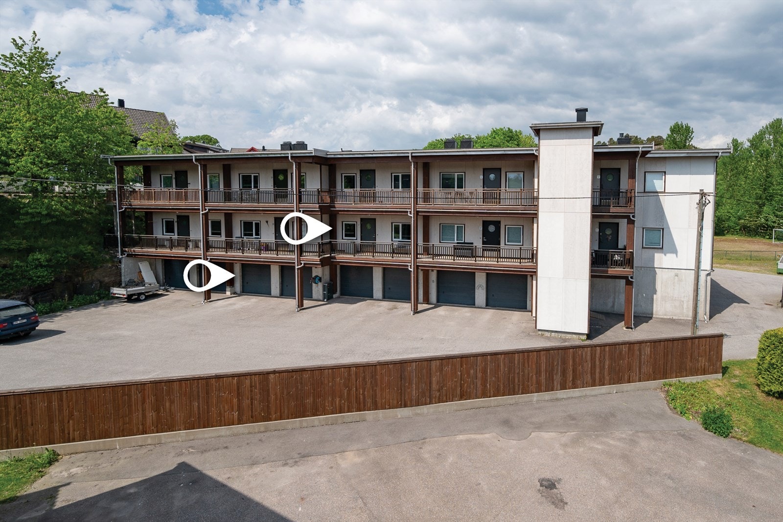 Leiligheten ligger i høy 1. etasje med garasje i kjeller Galleribilde