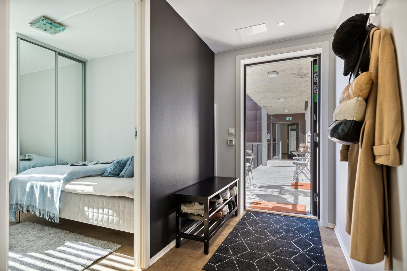 Entréen har god plass til oppbevaring av yttertøy. Galleribilde