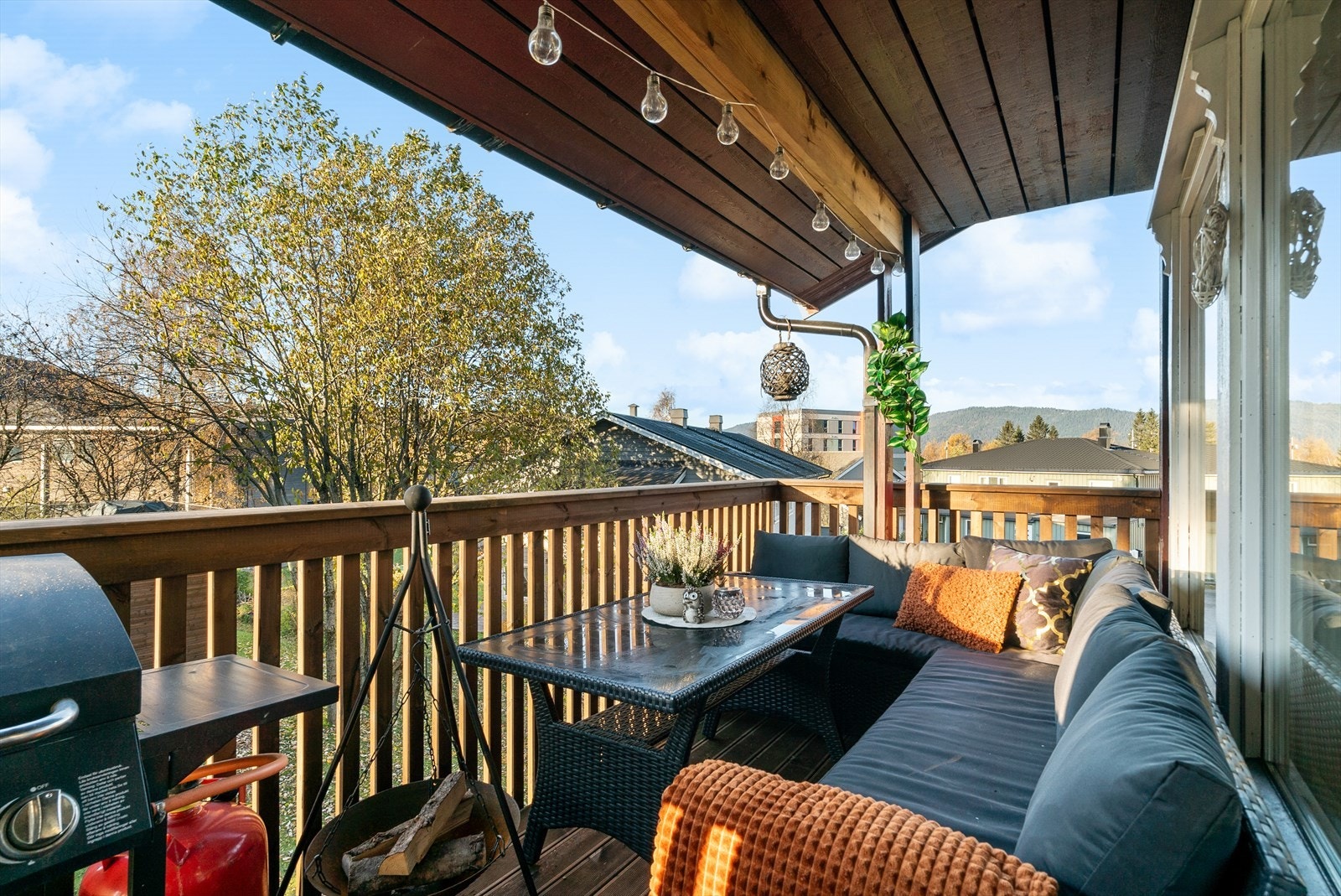 Balkongen er på ca 6,8 m² og har plass til sittegruppe. Galleribilde