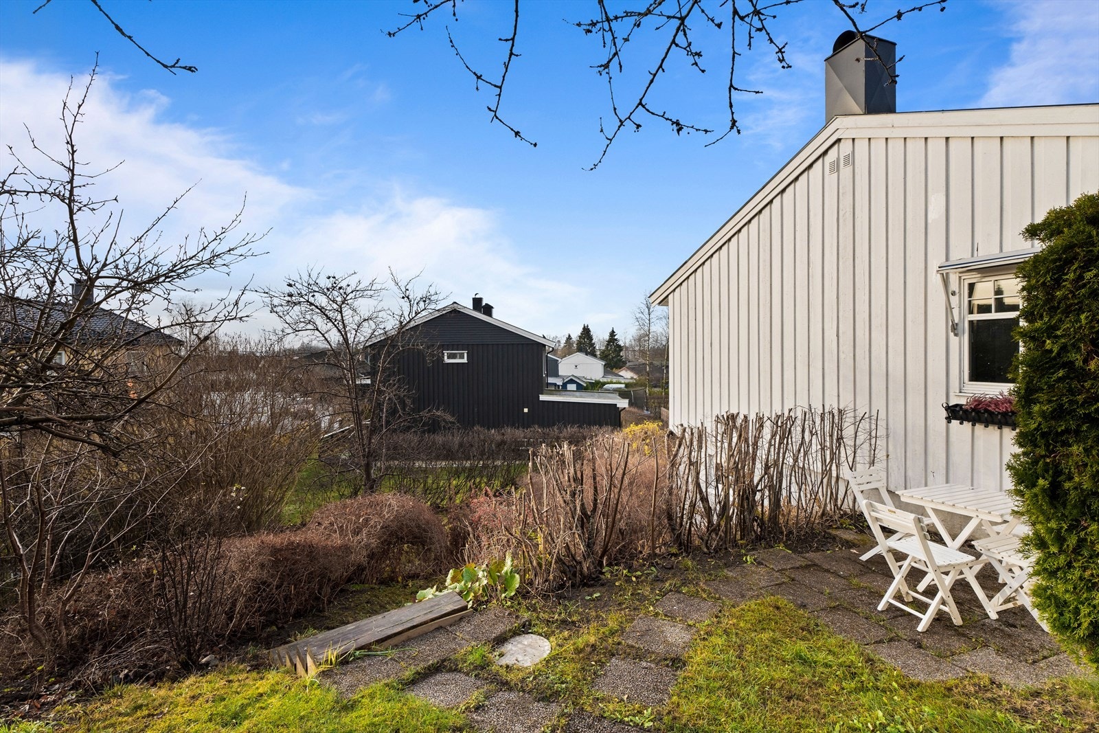 Det er etablert flere uteplasser rundt på eiendommen. Galleribilde