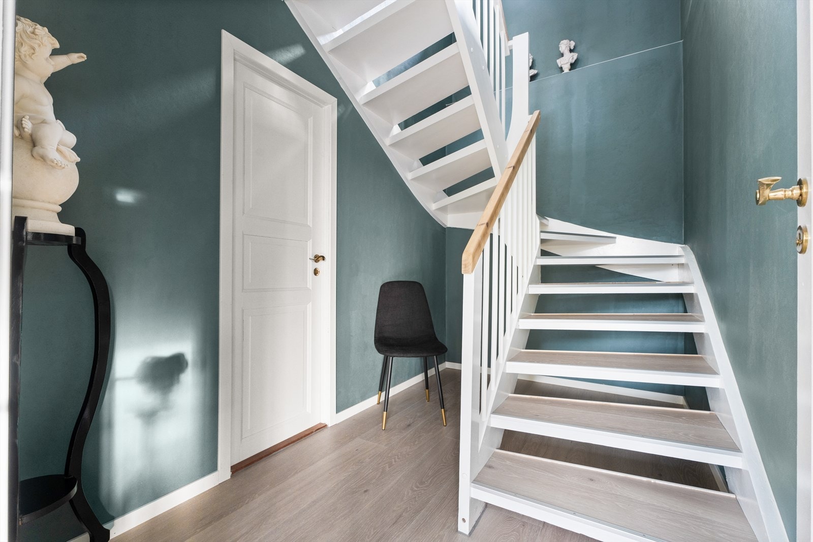 Gang i underetasjen. Galleribilde