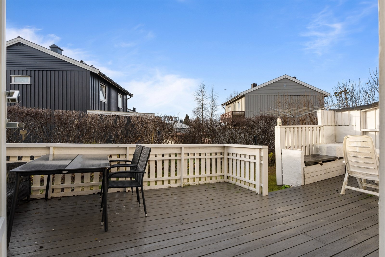 Herfra er det videre utgang til hagen. Galleribilde