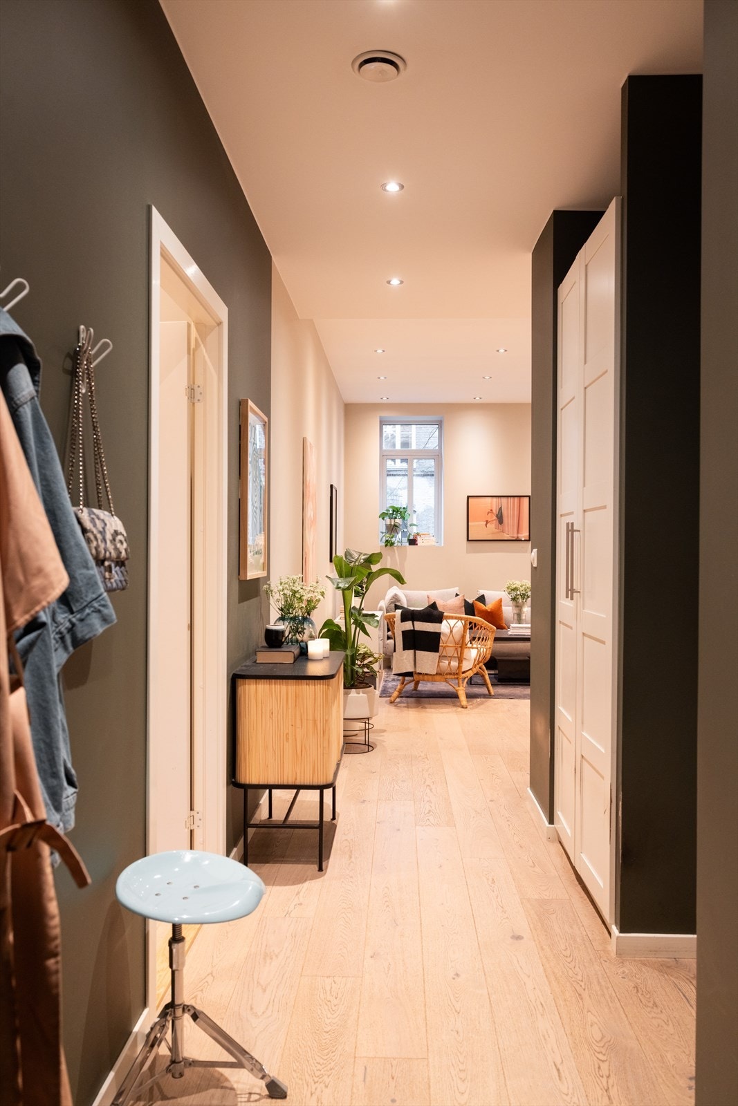 - God plass til sko og yttertøy i garderobeløsning - Galleribilde