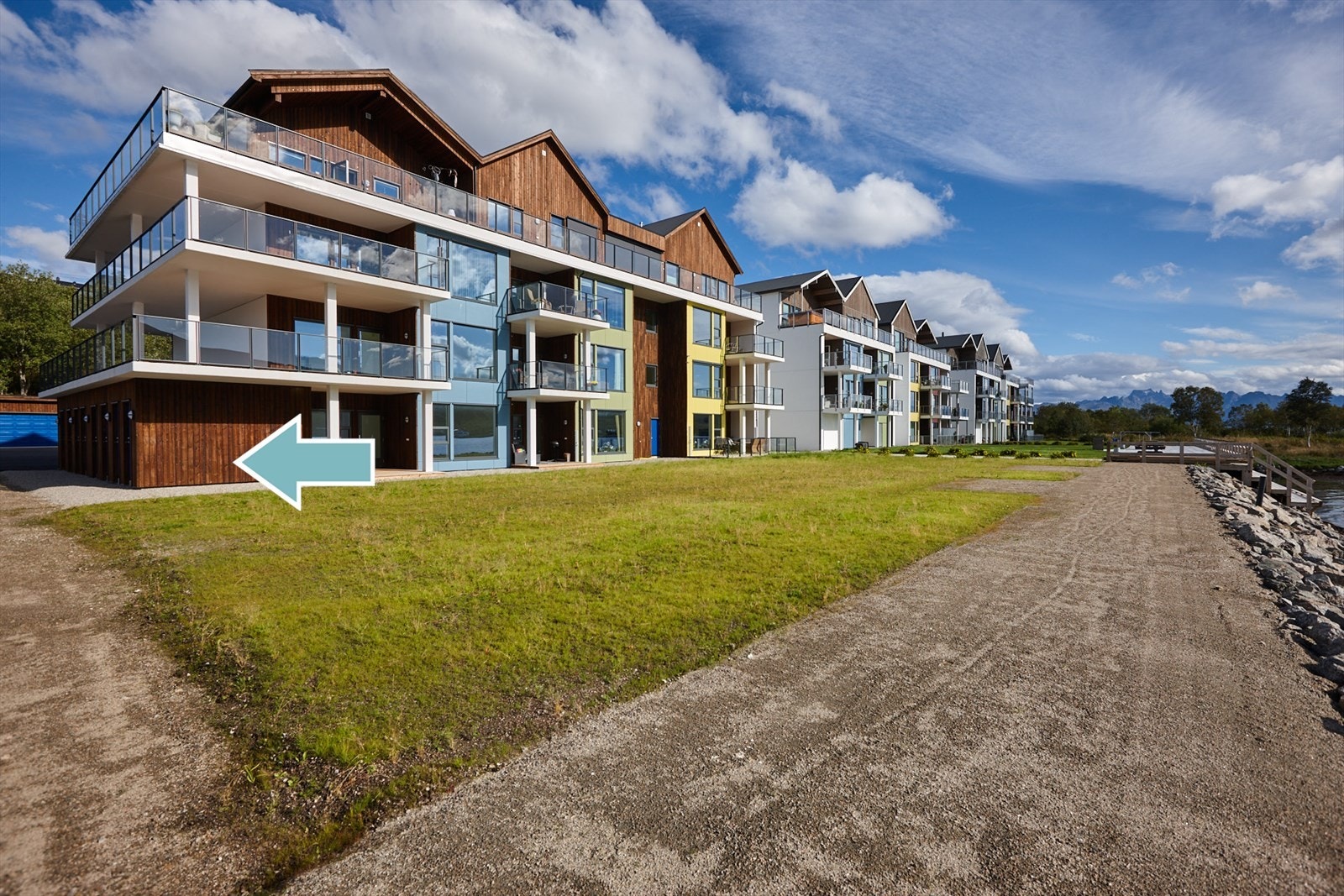 Det er kort vei til utebod rundt hjørnet mot vest. Galleribilde