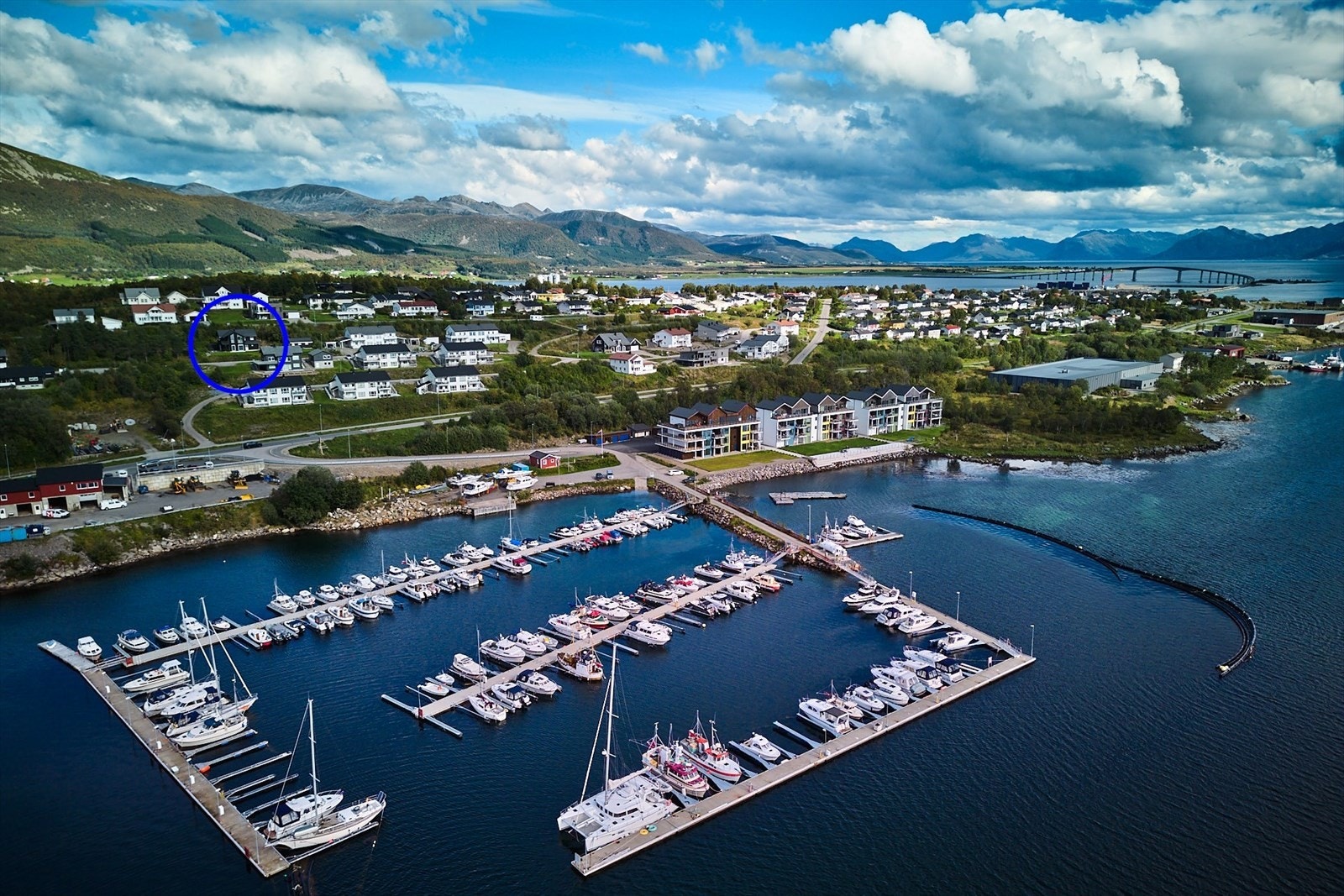En god grunn til å bo i Børøya Brygge er det maritime miljøet like ved sentrum. Galleribilde