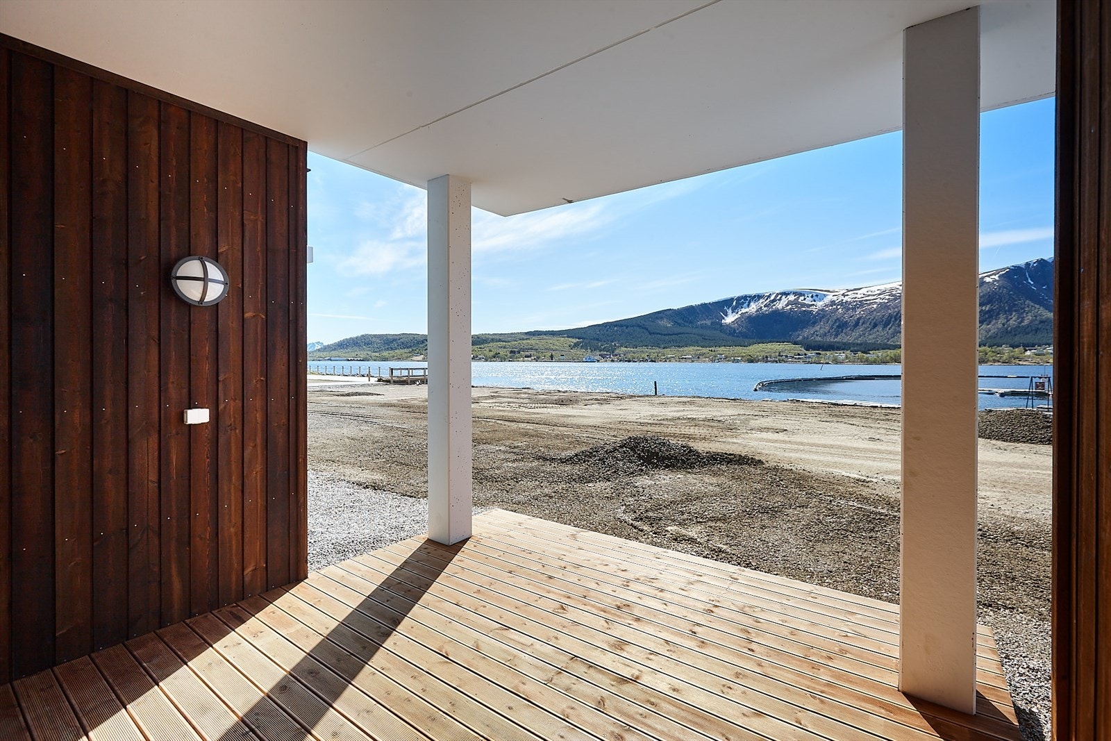Tørt og lunt under tak. Terrassedekke i Royalimpregnert. Galleribilde