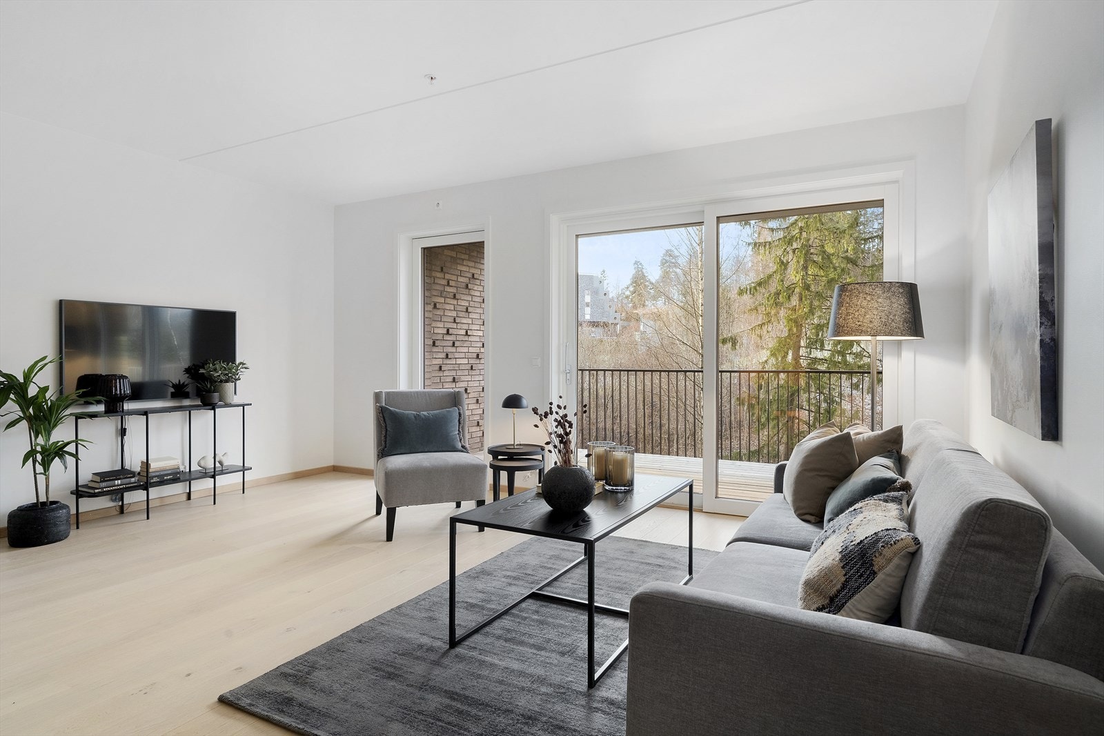 Fra stuen er det utgang til vestvendt balkong på ca. 10 m² Galleribilde