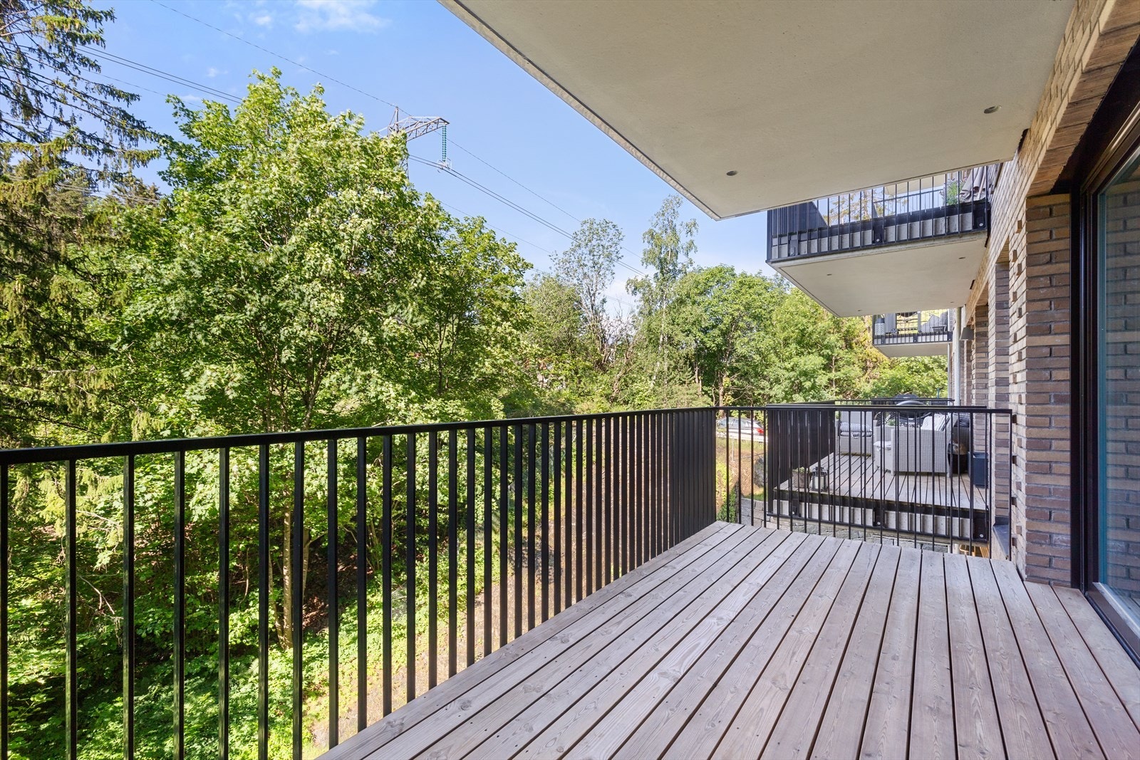 Stille og rolige omgivelser. Her er det lov å grille med elektrisk eller gassgrill Galleribilde