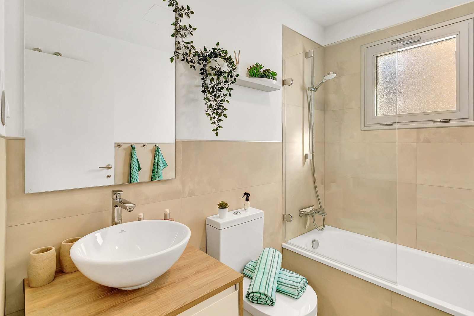 Baderom som deles mellom soverom 2 og soverom 3. Galleribilde