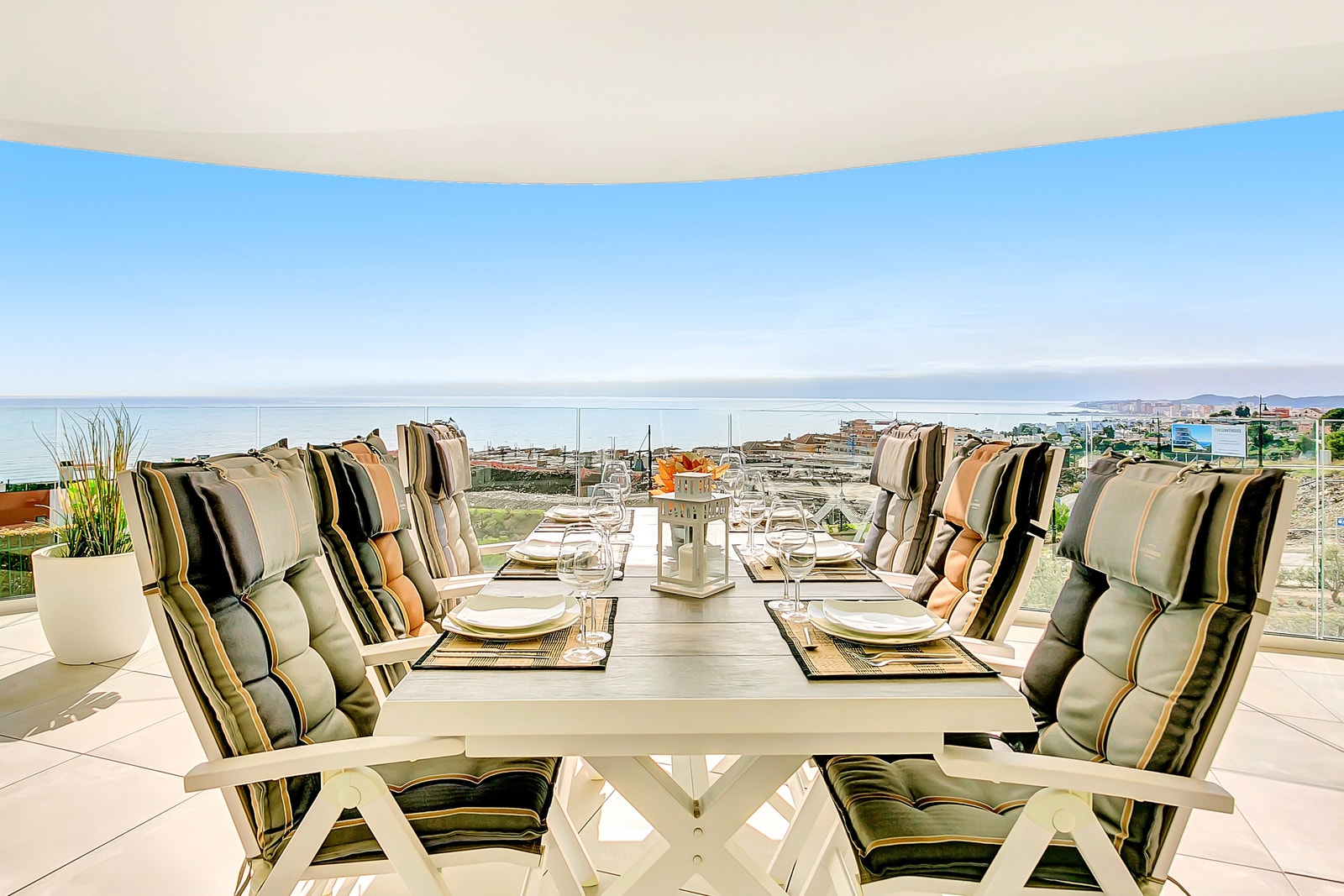 Det er utsikt inn til Fuengirola sentrum. Galleribilde