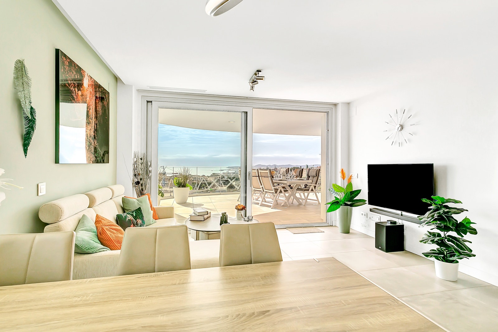 Havutsikt fra spiseplassen. I tillegg sikt til sentrum. Galleribilde