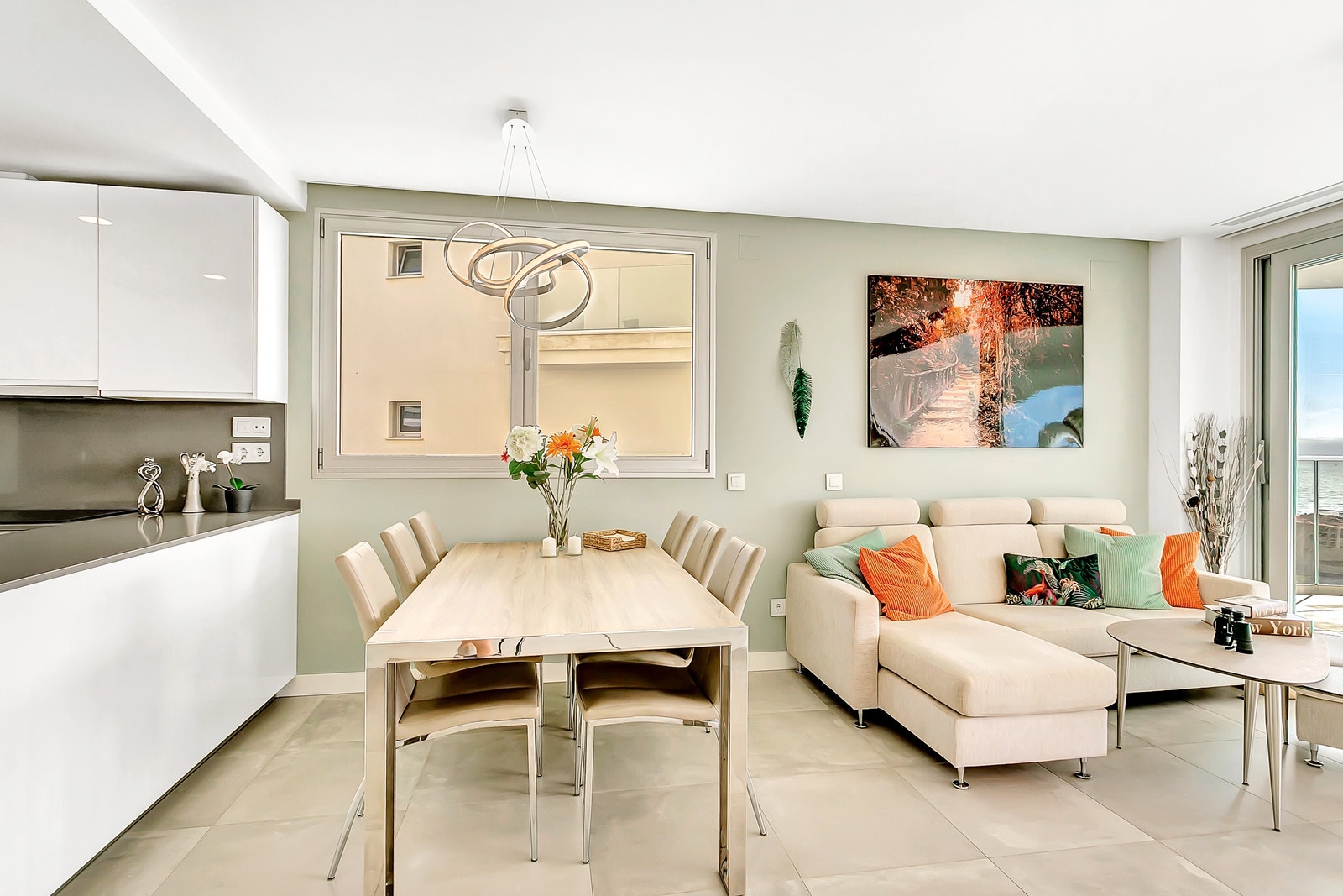 Stue med spiseplass. Galleribilde