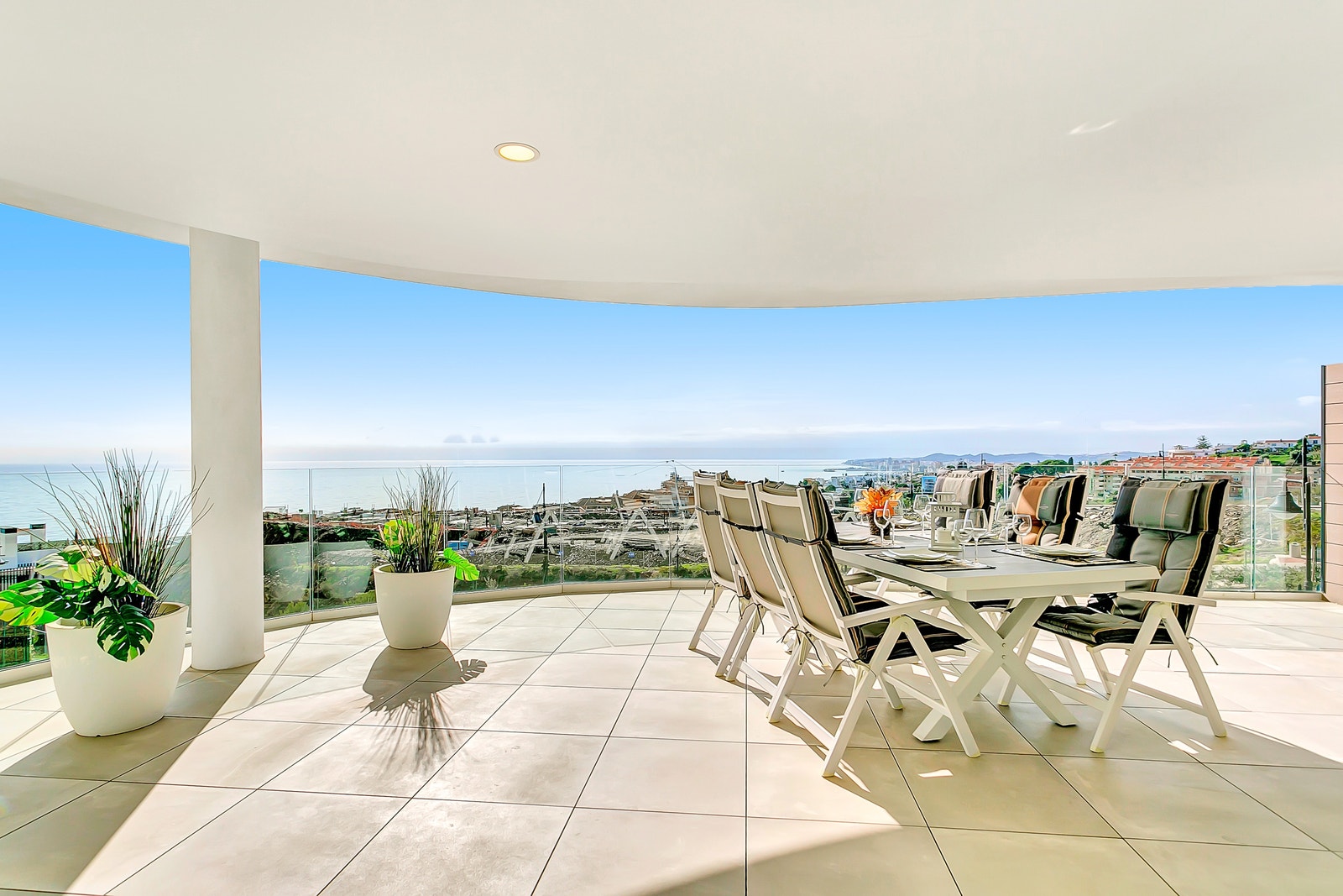 Det er utsikt inn til Fuengirola sentrum. Galleribilde