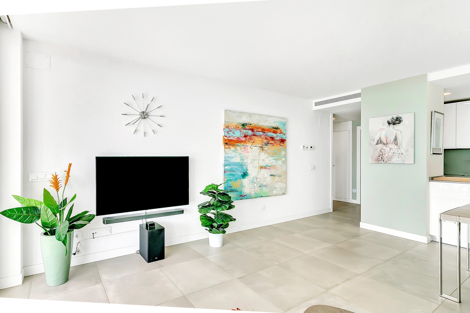 Alt av møbler, utstyr og interiør er inkludert. Galleribilde