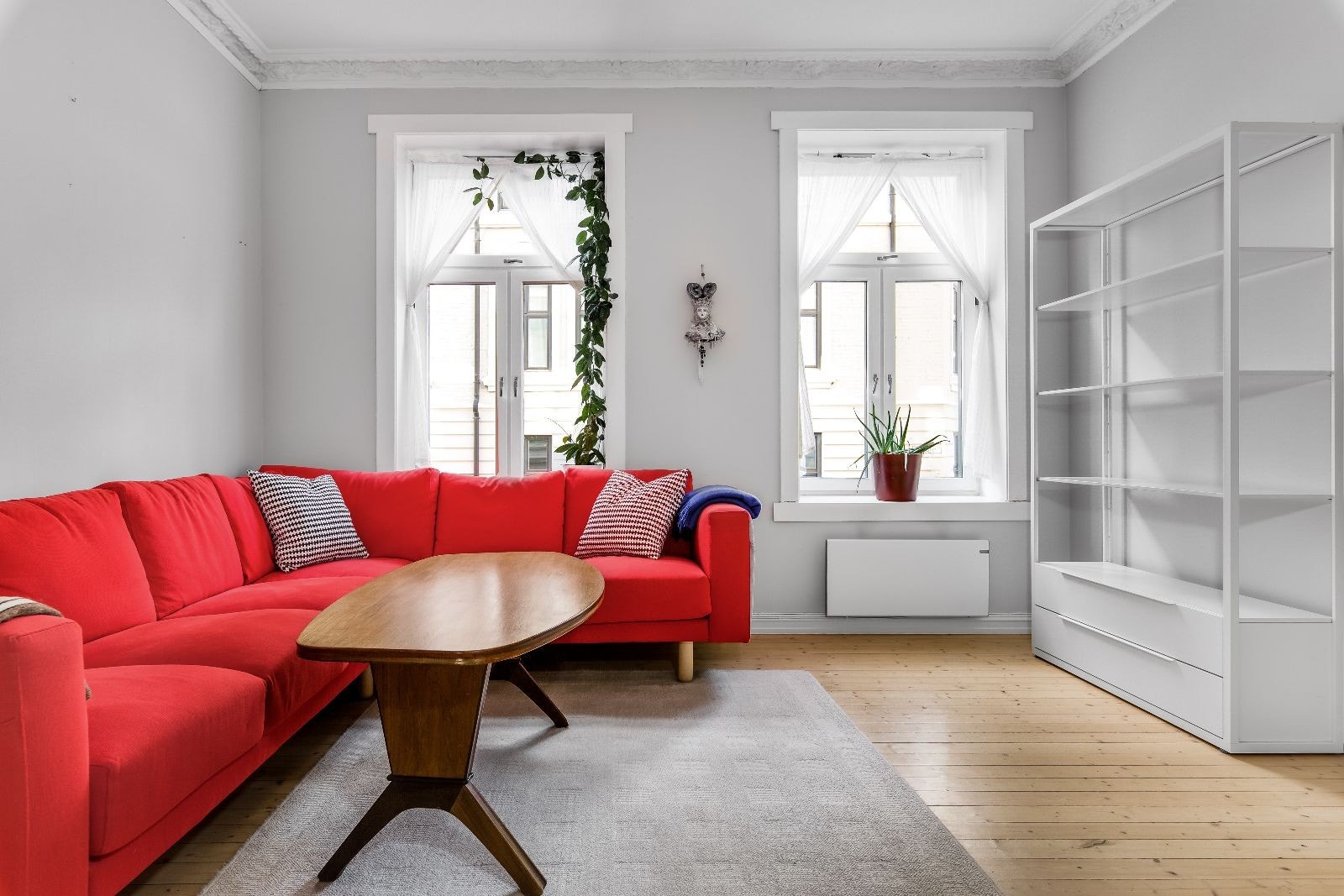 Stor stue med plass til sofa og spiesbord Galleribilde