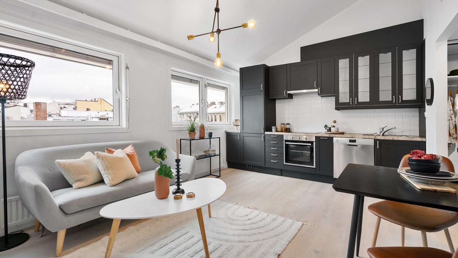 En hyggelig 2-roms toppleilighet med arealeffektiv planløsning og delikate overflater! Galleribilde