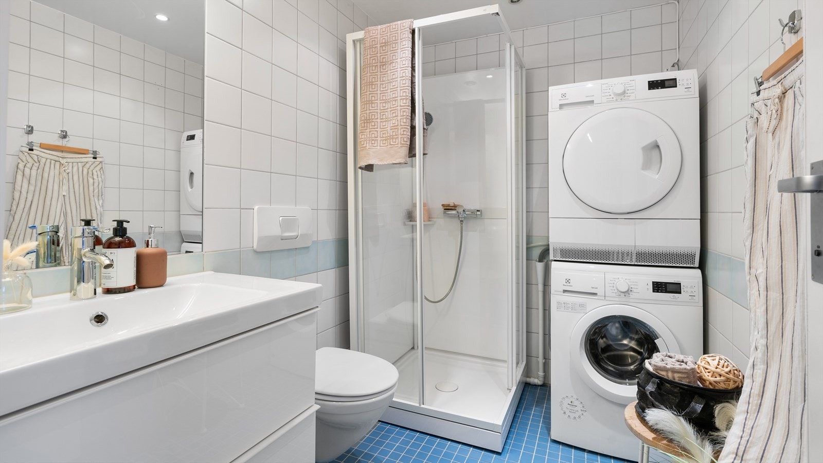 Flislagt bad med varmekabler i gulvet Galleribilde