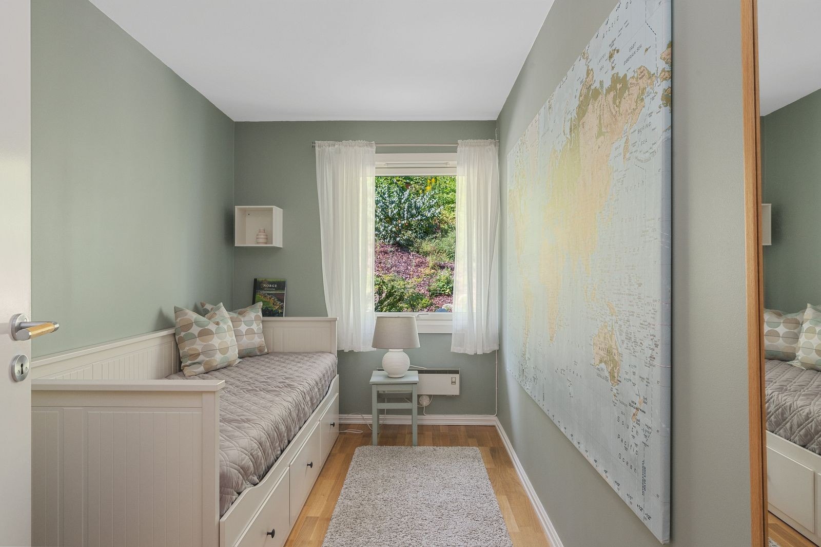 Soverom nummer 2 har seng som kan trekkes ut ved behov Galleribilde