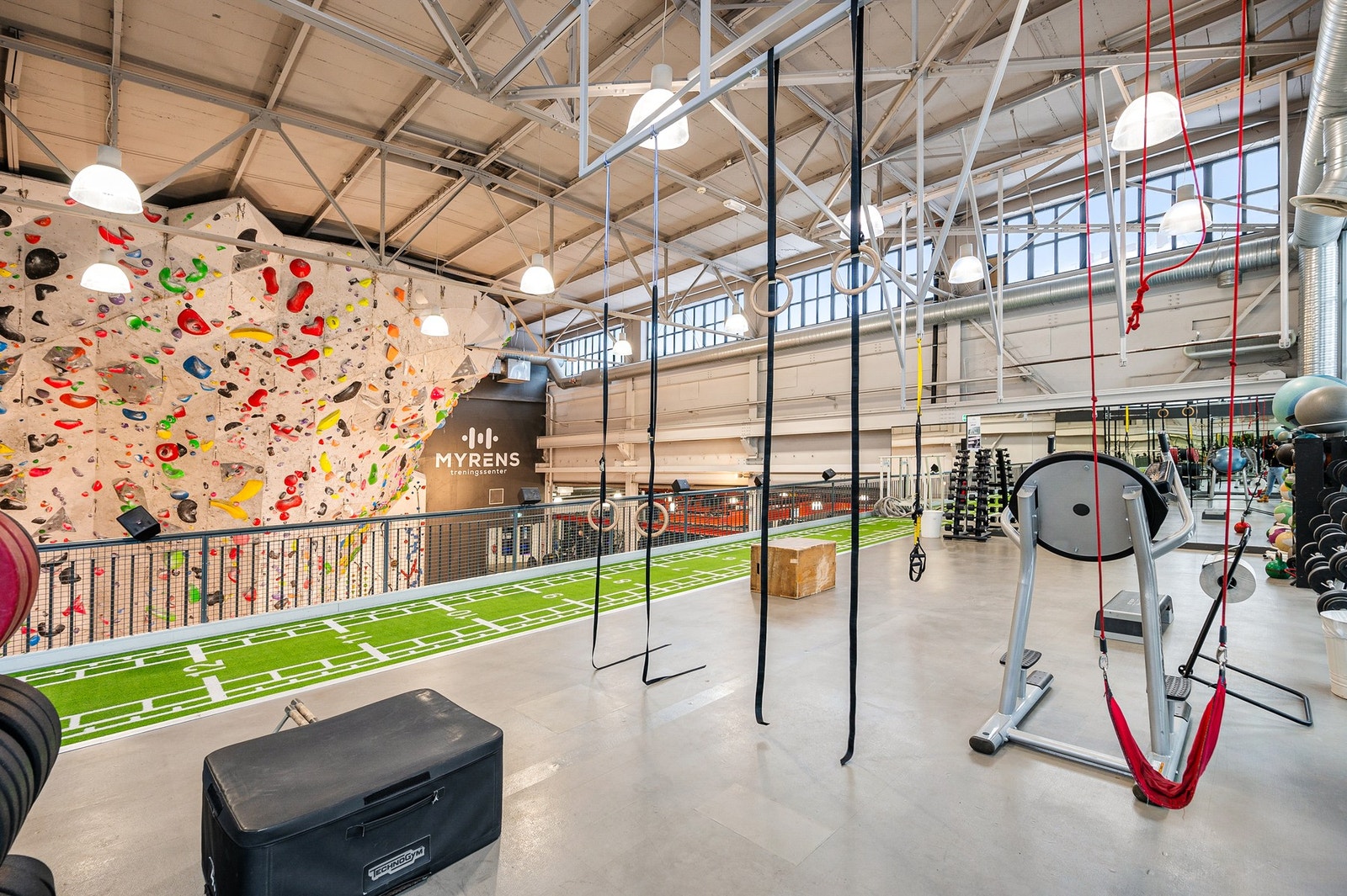 Blant annet treningssenter, klatring, og squash. Galleribilde