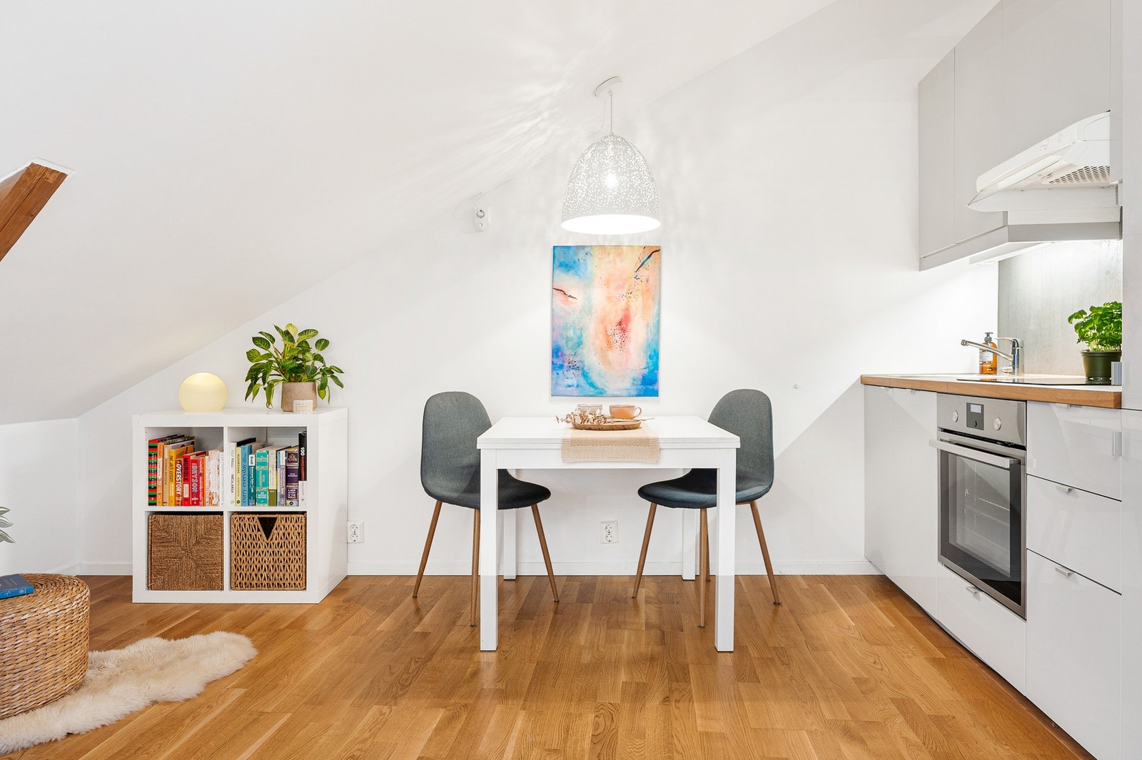 Naturlig sone for spisebord. Galleribilde