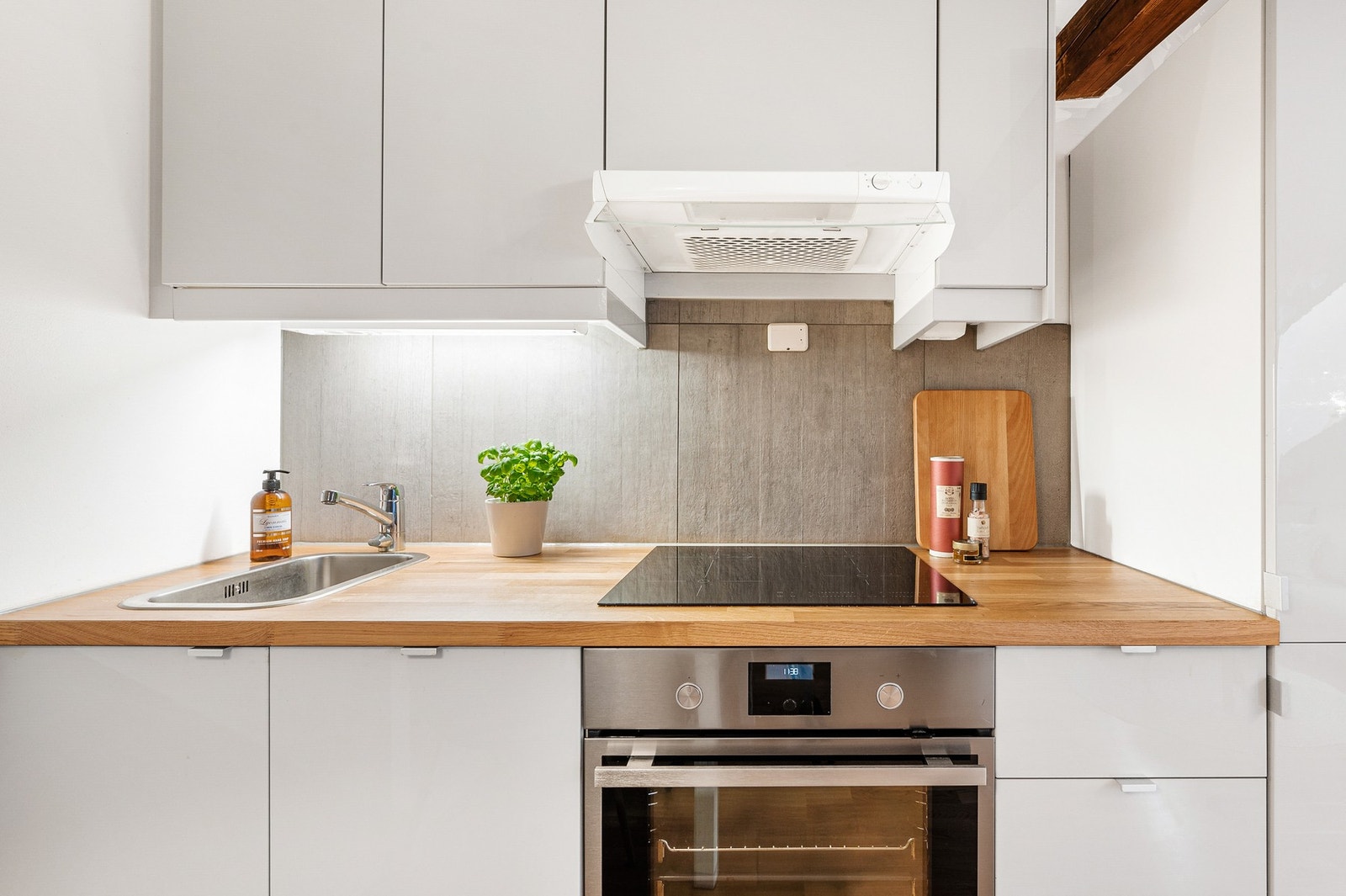 Benkeplate i eik fra desember 2024. Galleribilde