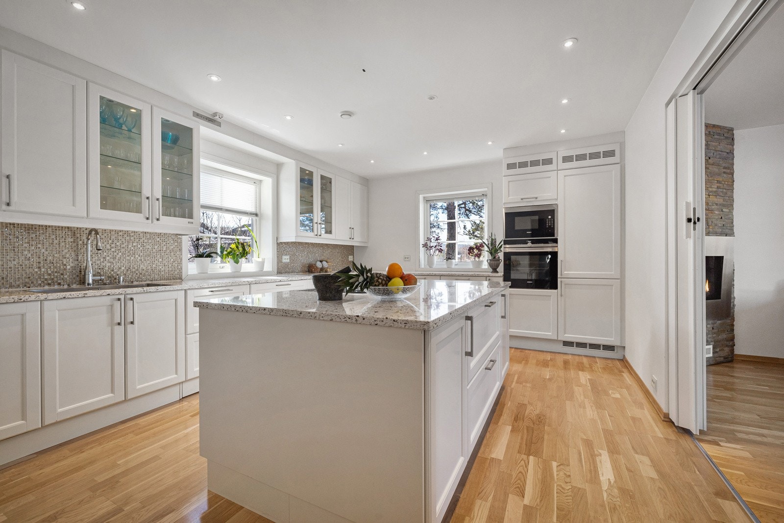 Kjøkkenøy med koketopp Galleribilde