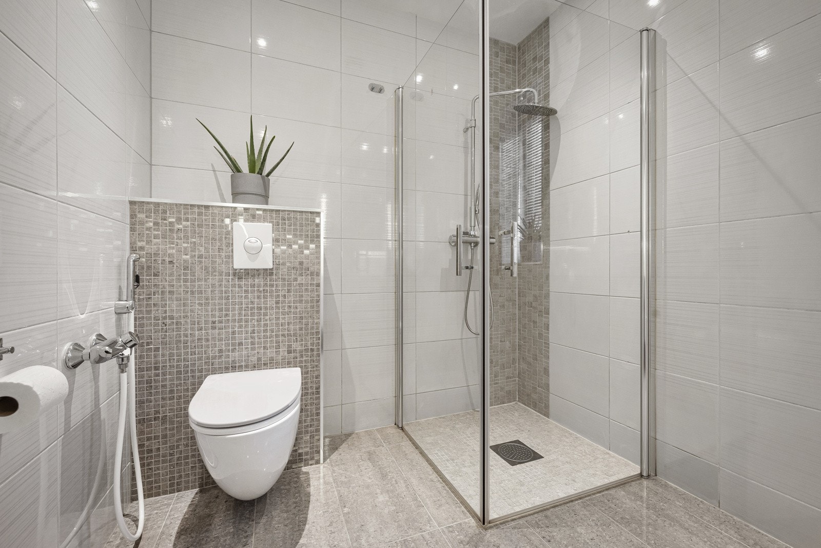 Flislagt bad med varmekabler i gulv Galleribilde