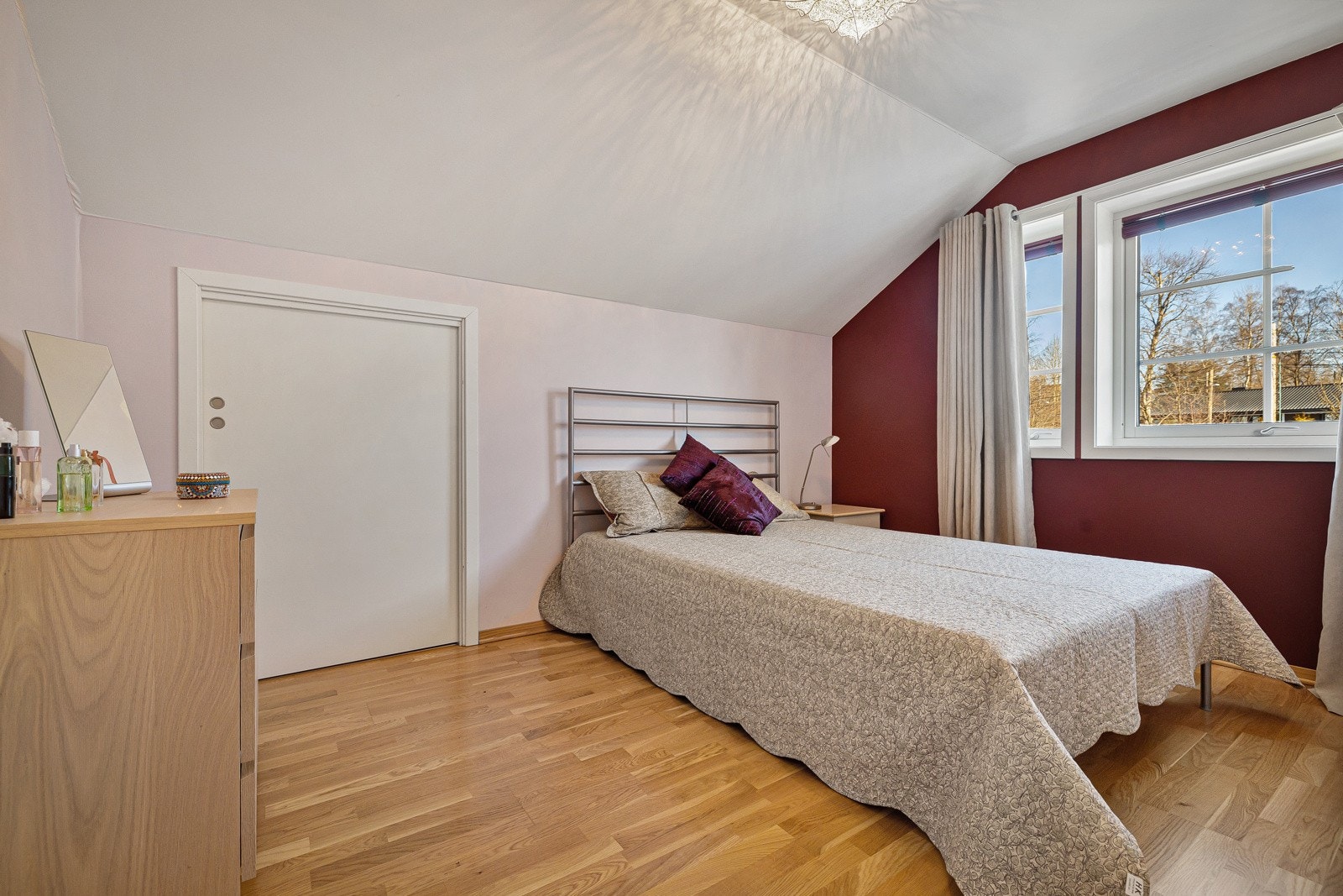 I 2.etasje er det 3 soverom Galleribilde