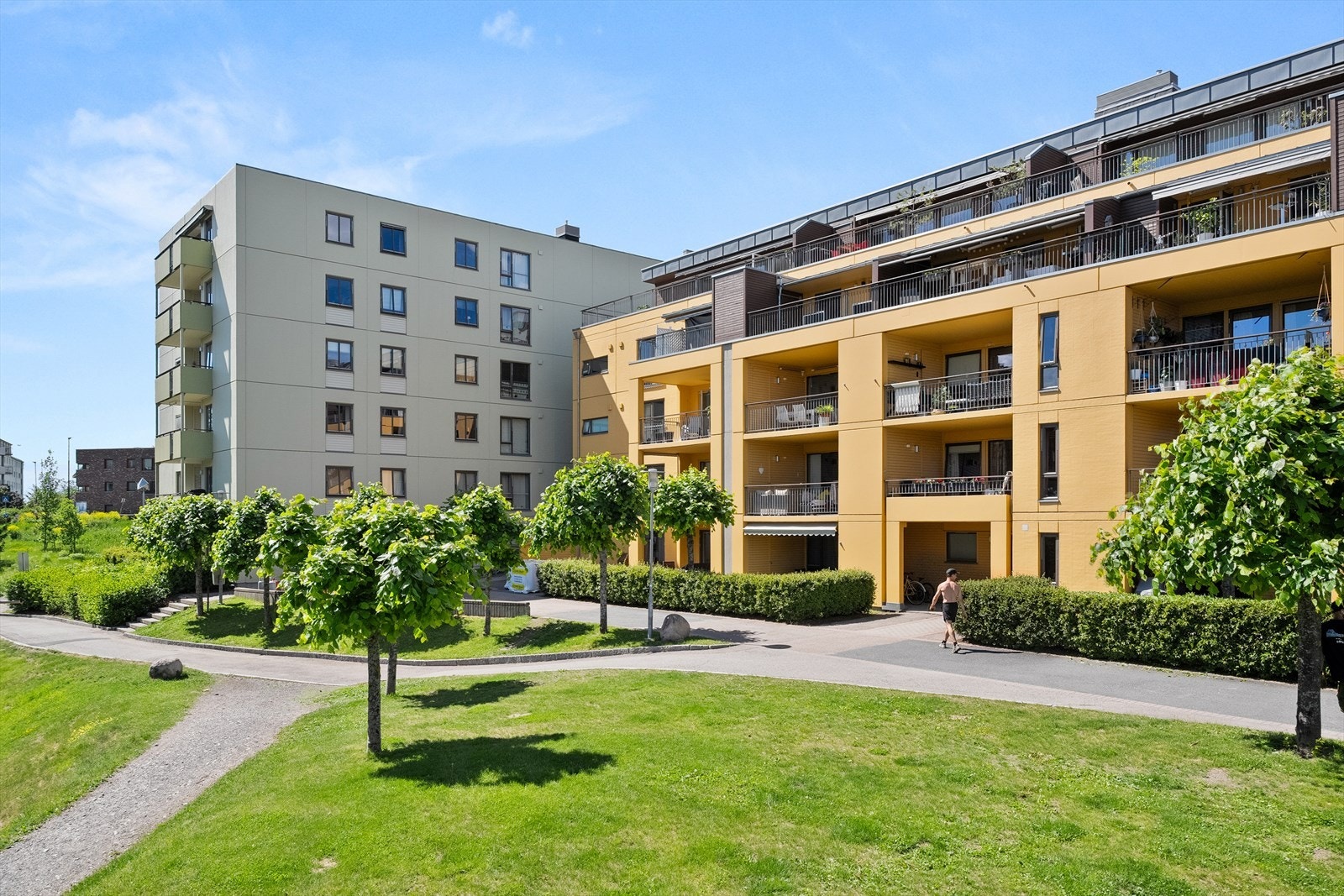 Leiligheten ligger sentralt og meget attraktivt til i et etablert og trivelig boligområde på Bjølsen. Flotte friområder langs Akerselva ligger rett ved og du får en unik kombinasjon av by og natur Galleribilde